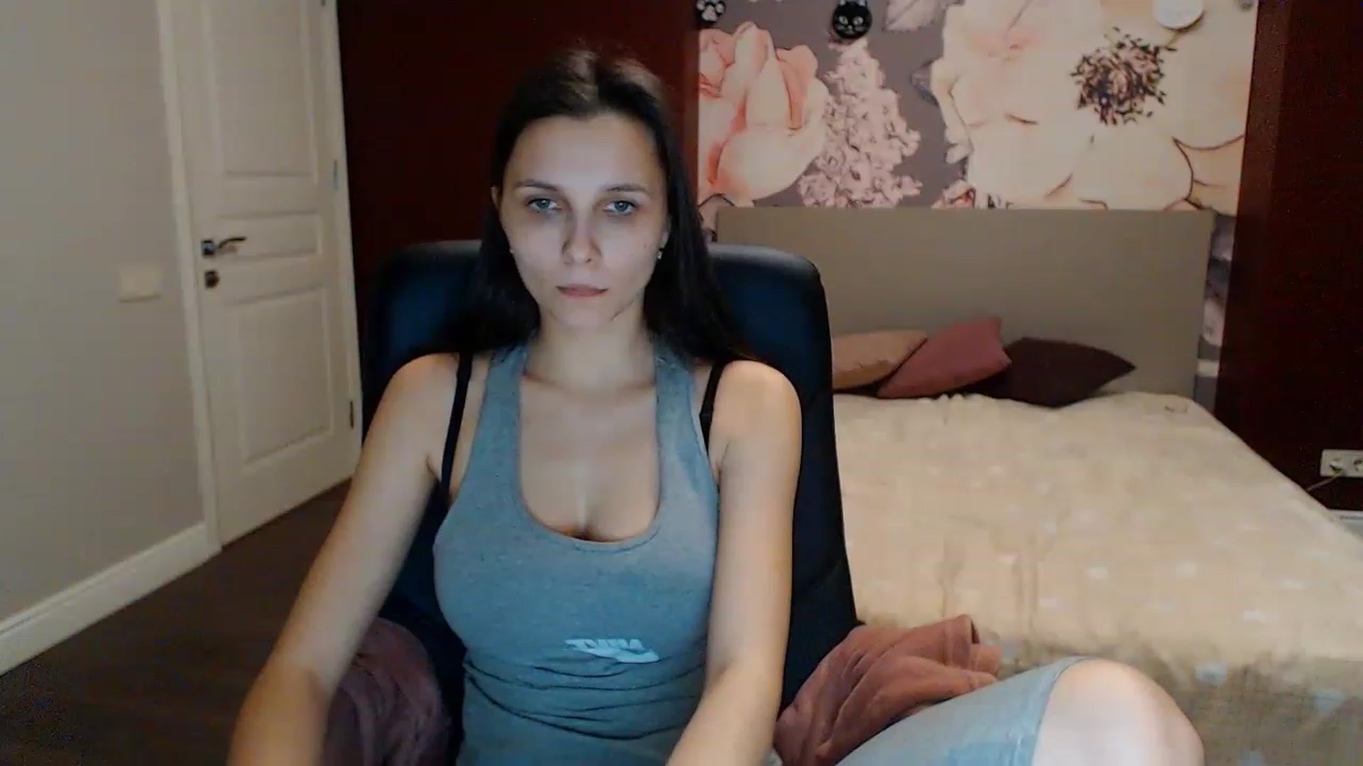 Gallery image thumbnail from Karina_Mils's myfreecams stream on, 02/03/2023, 18:10 image 13 of 20