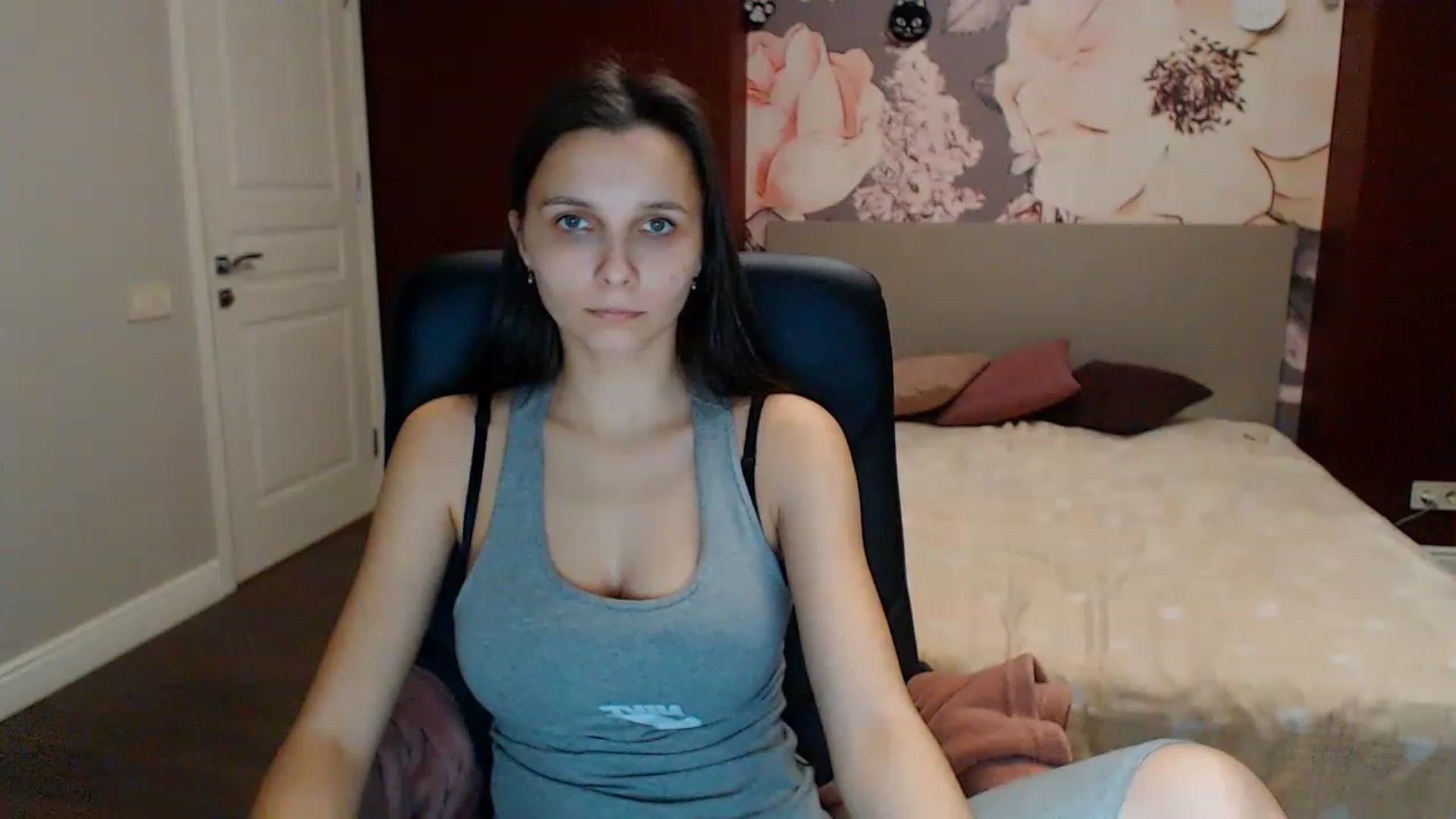 Gallery image thumbnail from Karina_Mils's myfreecams stream on, 02/03/2023, 18:10 image 15 of 20
