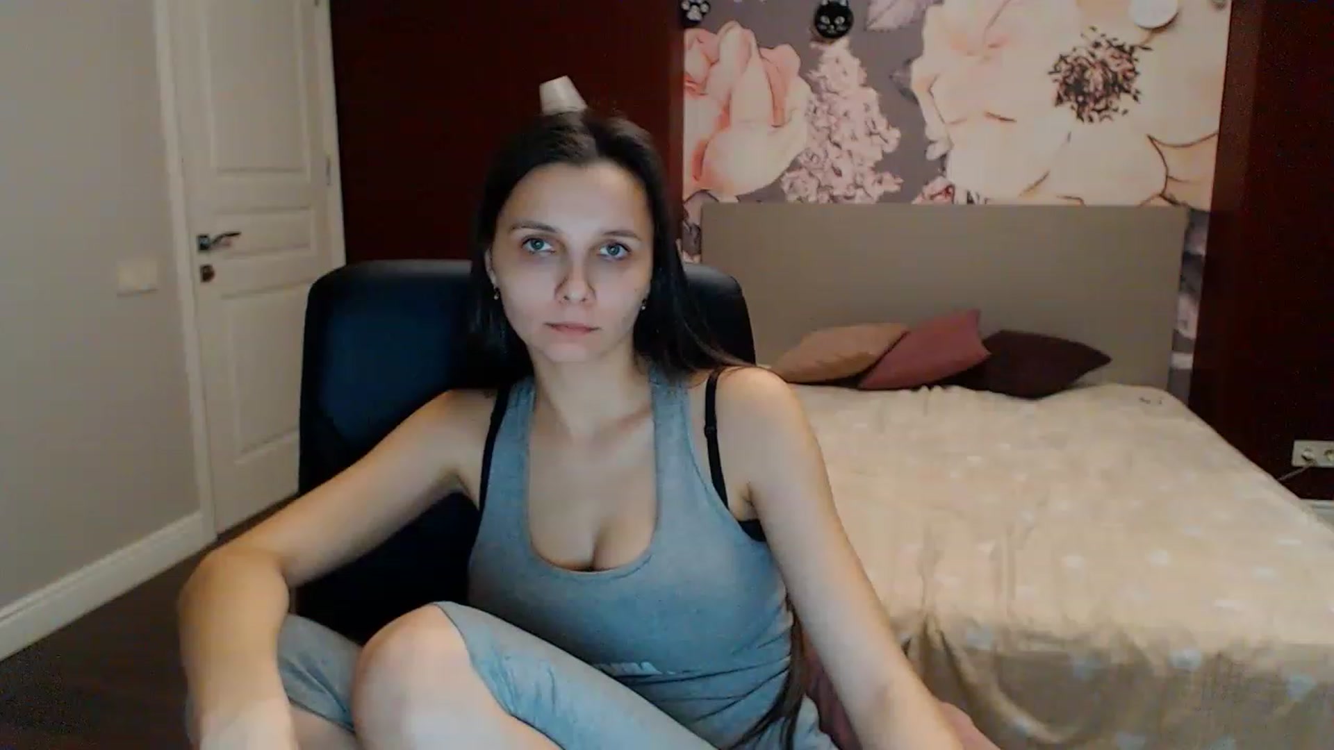 Gallery image thumbnail from Karina_Mils's myfreecams stream on, 02/03/2023, 18:10 image 10 of 20