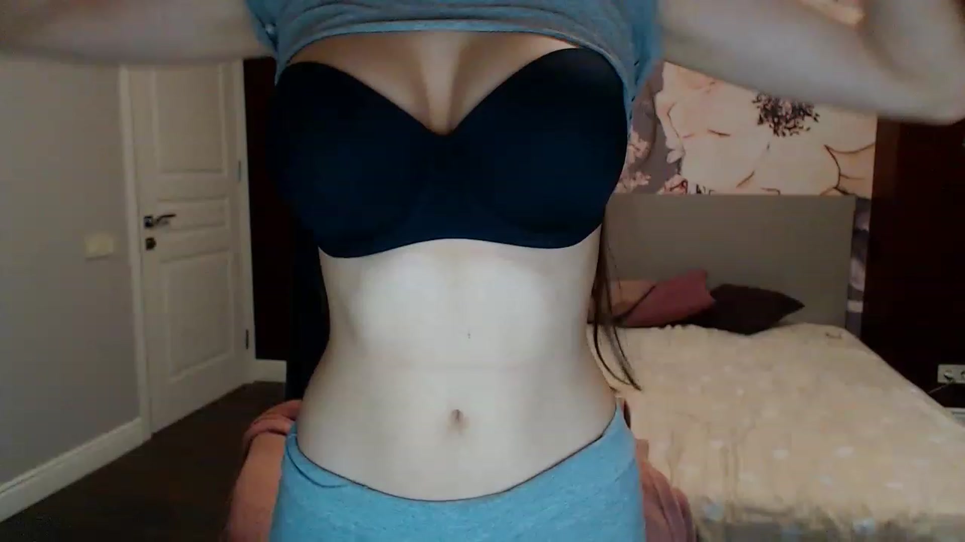 Gallery image thumbnail from Karina_Mils's myfreecams stream on, 02/03/2023, 18:10 image 17 of 20