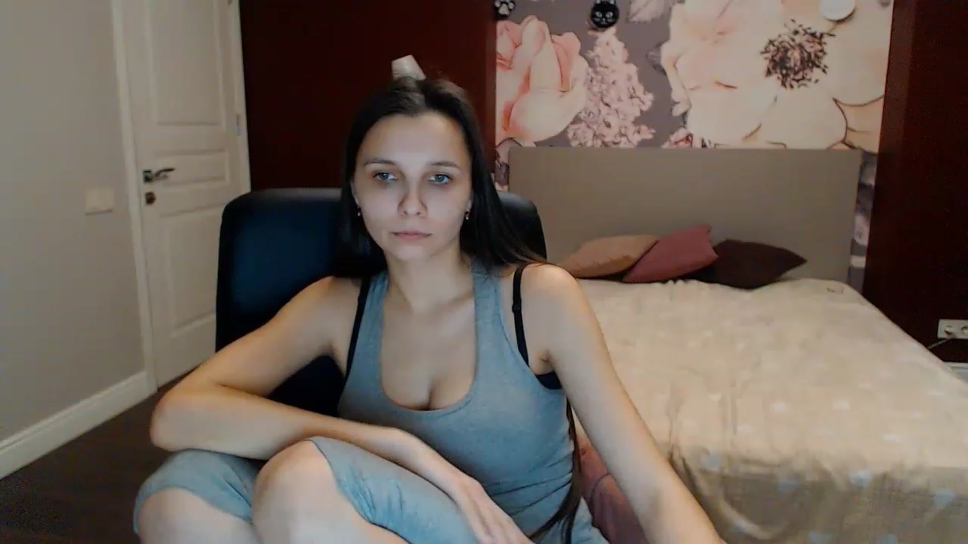 Gallery image thumbnail from Karina_Mils's myfreecams stream on, 02/03/2023, 18:10 image 8 of 20