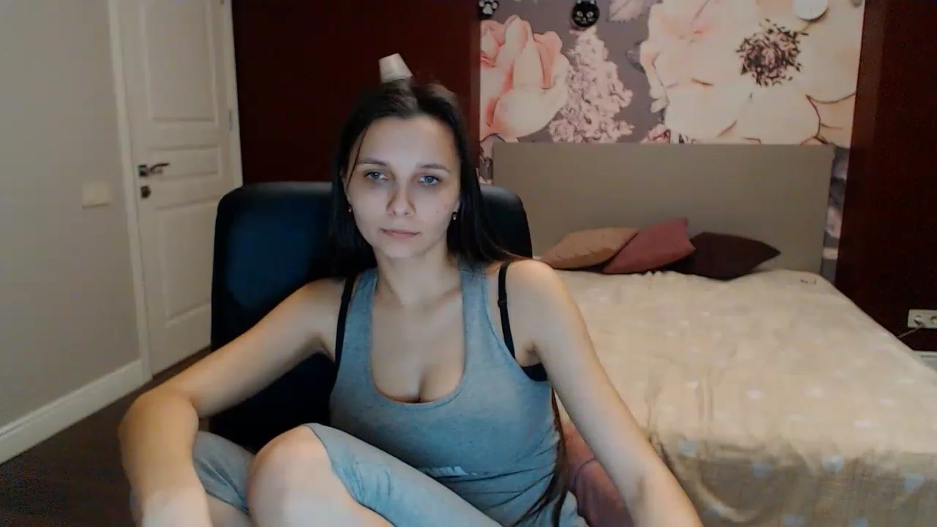 Gallery image thumbnail from Karina_Mils's myfreecams stream on, 02/03/2023, 18:10 image 11 of 20