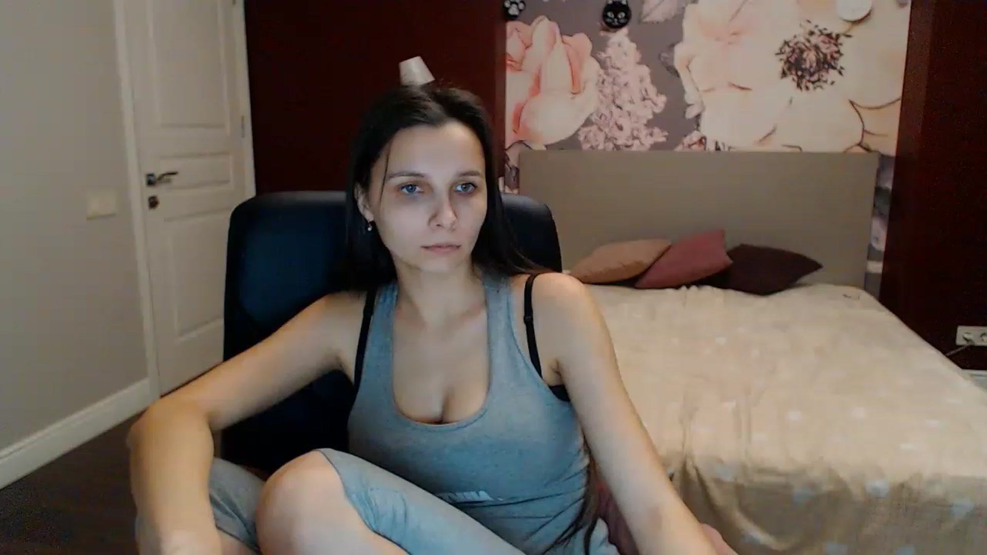 Gallery image thumbnail from Karina_Mils's myfreecams stream on, 02/03/2023, 18:10 image 12 of 20