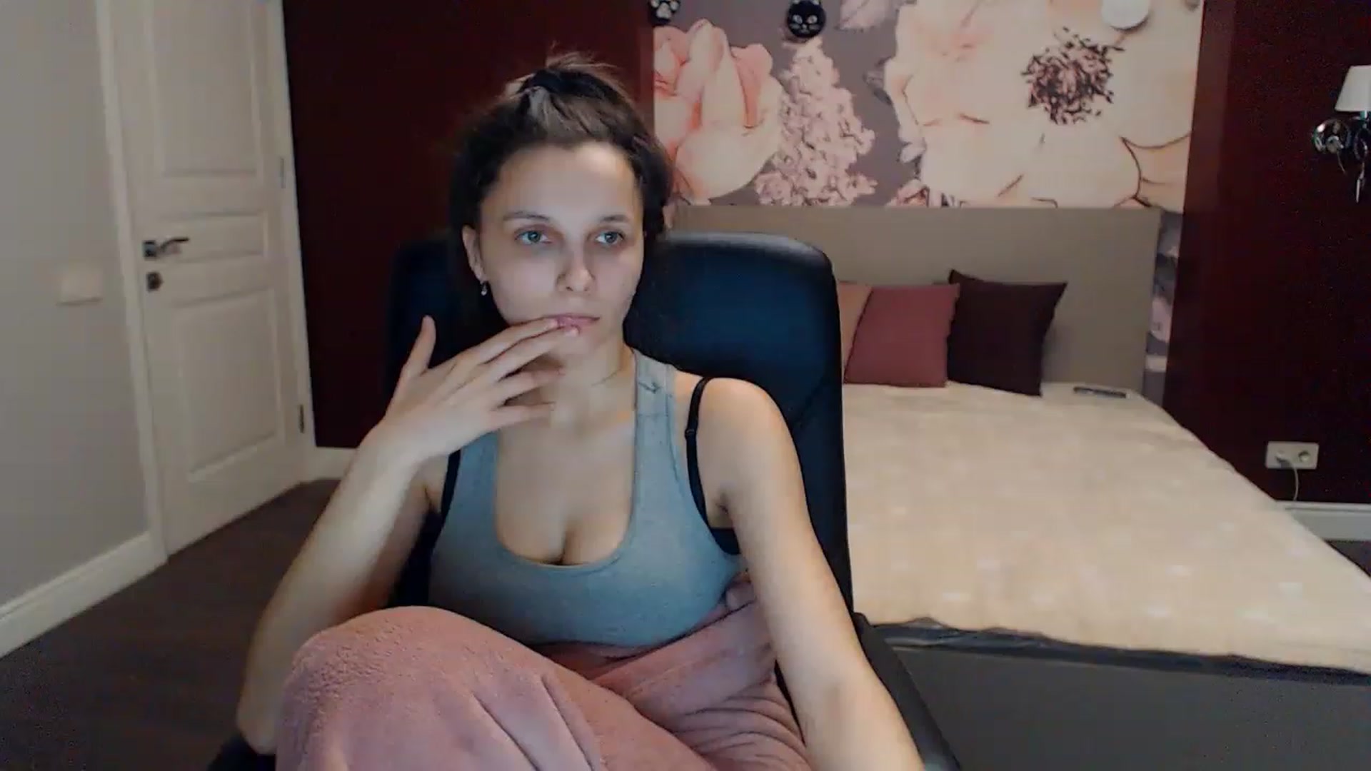 Gallery image thumbnail from Karina_Mils's myfreecams stream on, 02/04/2023, 15:22 image 3 of 20
