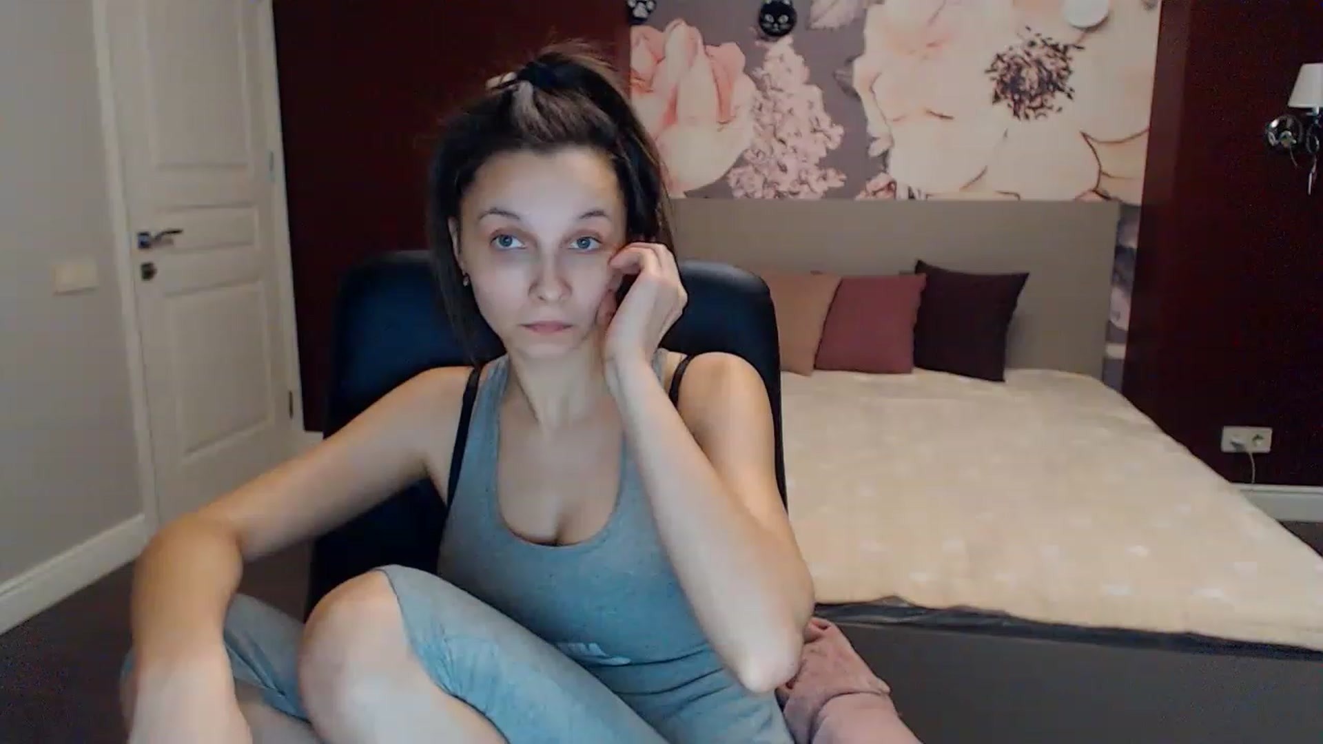 Gallery image thumbnail from Karina_Mils's myfreecams stream on, 02/04/2023, 15:22 image 10 of 20