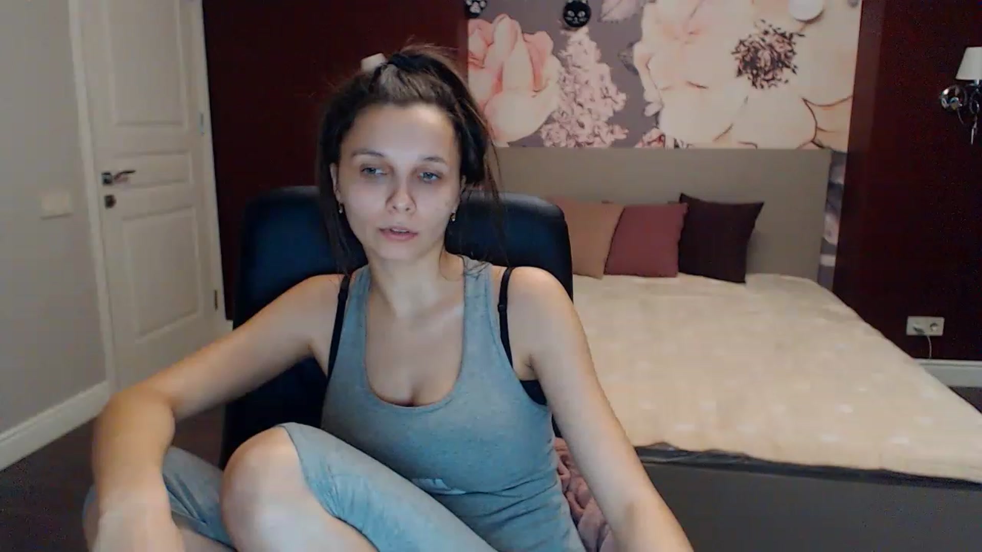Gallery image thumbnail from Karina_Mils's myfreecams stream on, 02/04/2023, 15:22 image 11 of 20