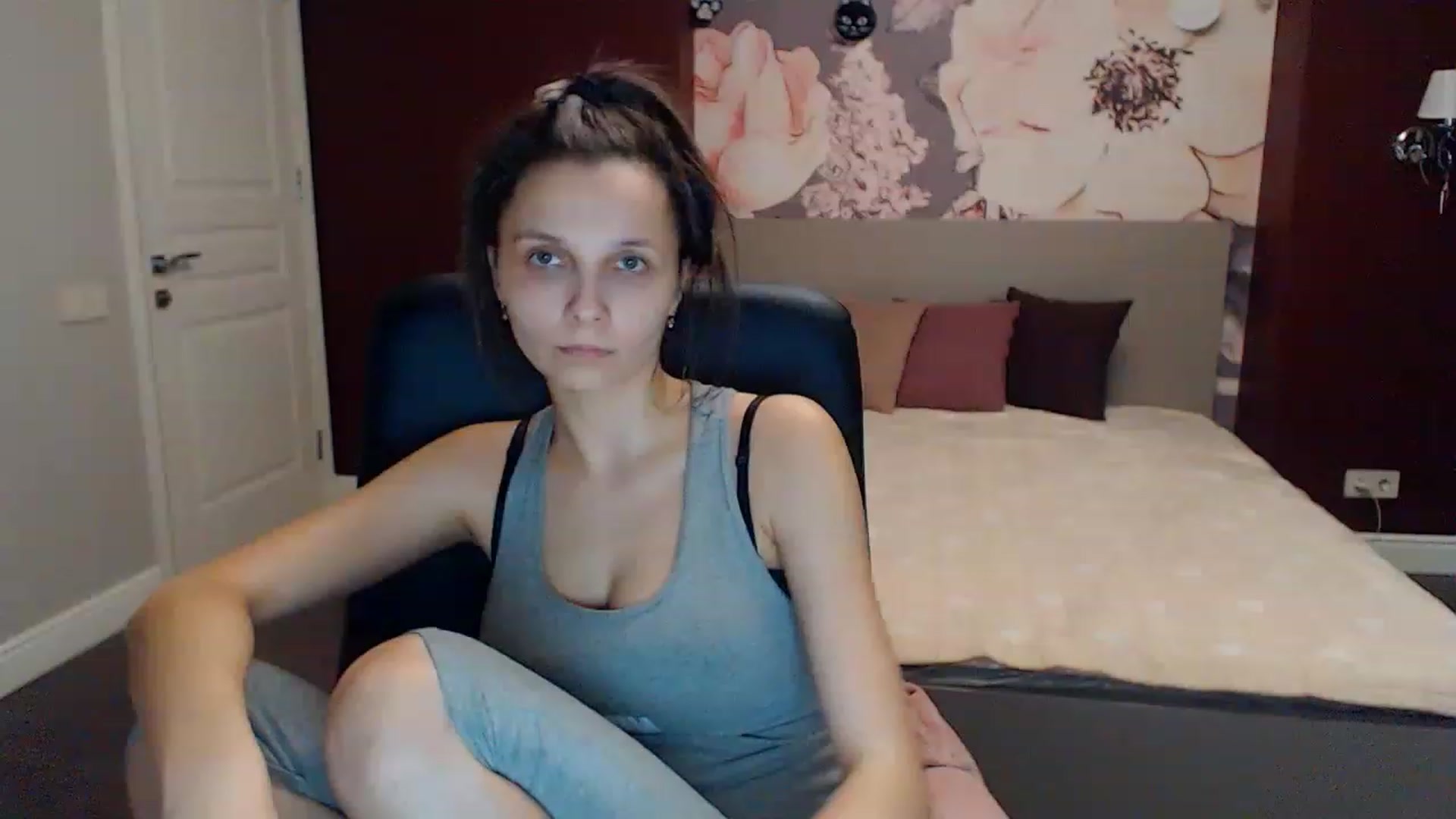 Gallery image thumbnail from Karina_Mils's myfreecams stream on, 02/04/2023, 15:22 image 14 of 20