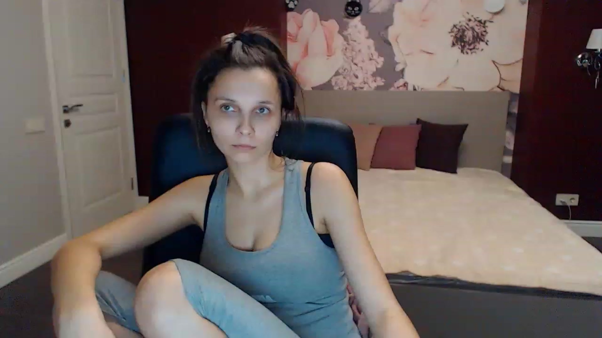 Gallery image thumbnail from Karina_Mils's myfreecams stream on, 02/04/2023, 15:22 image 15 of 20