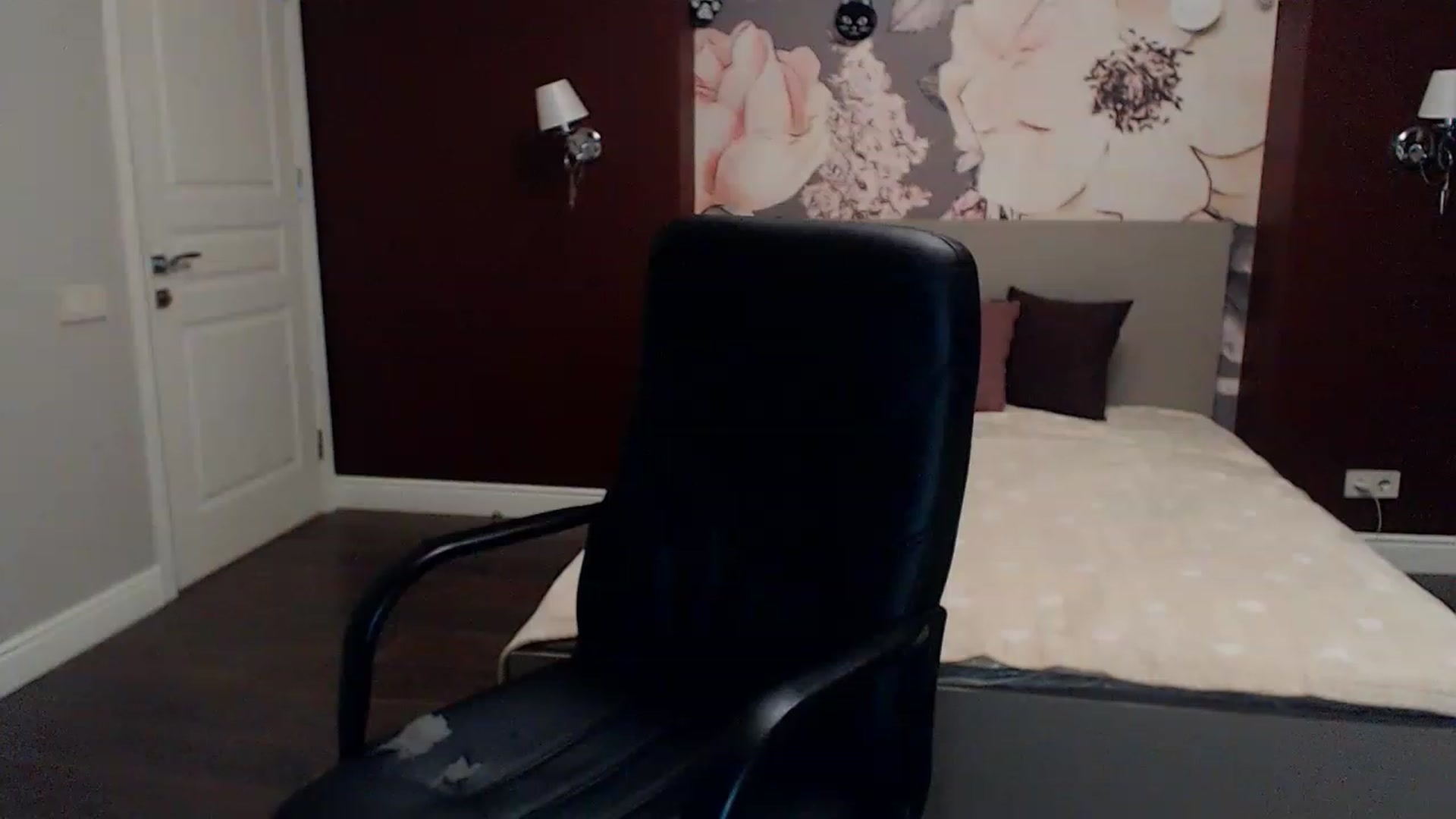 Gallery image thumbnail from Karina_Mils's myfreecams stream on, 02/04/2023, 15:22 image 8 of 20