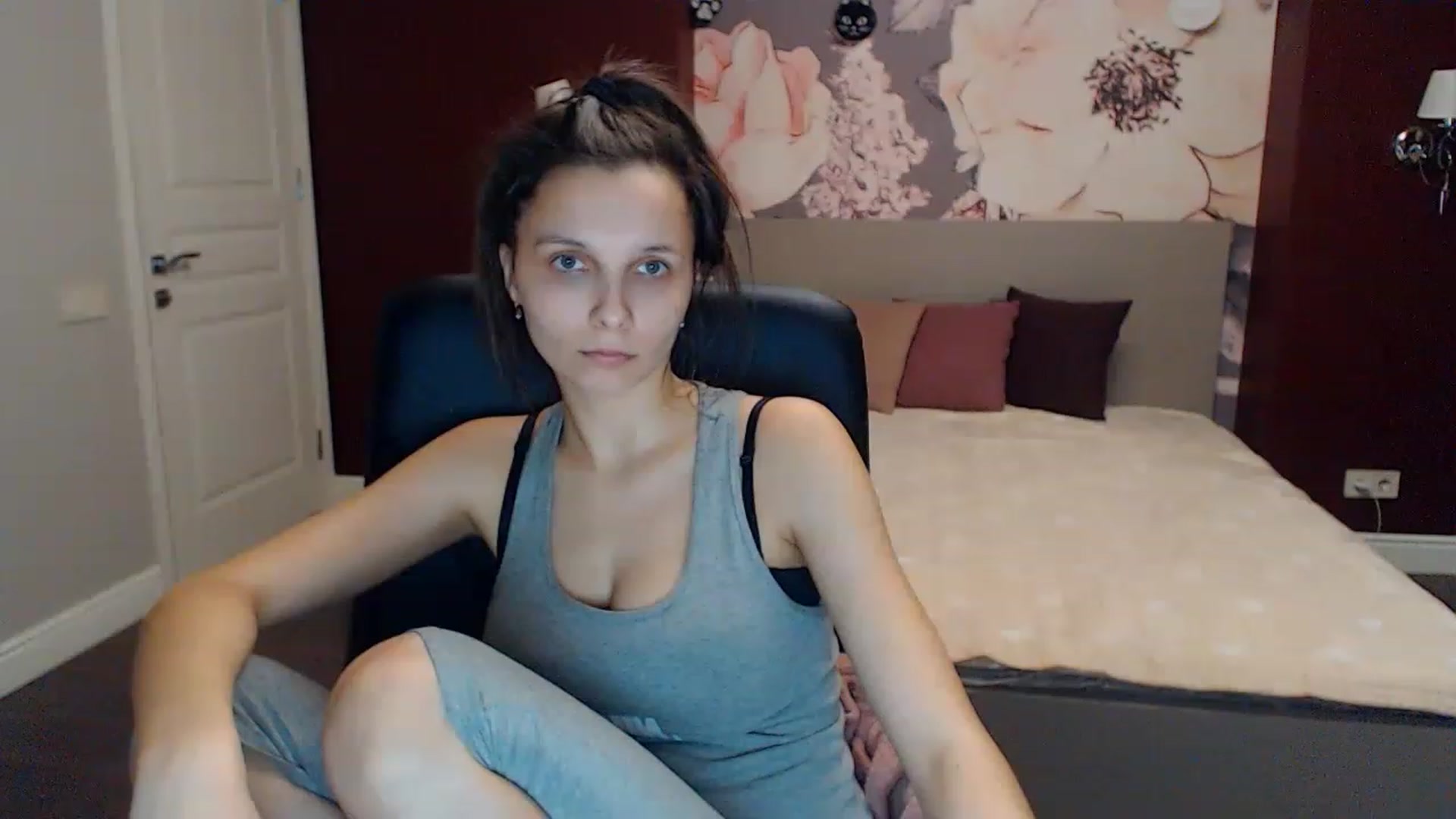 Gallery image thumbnail from Karina_Mils's myfreecams stream on, 02/04/2023, 15:22 image 17 of 20