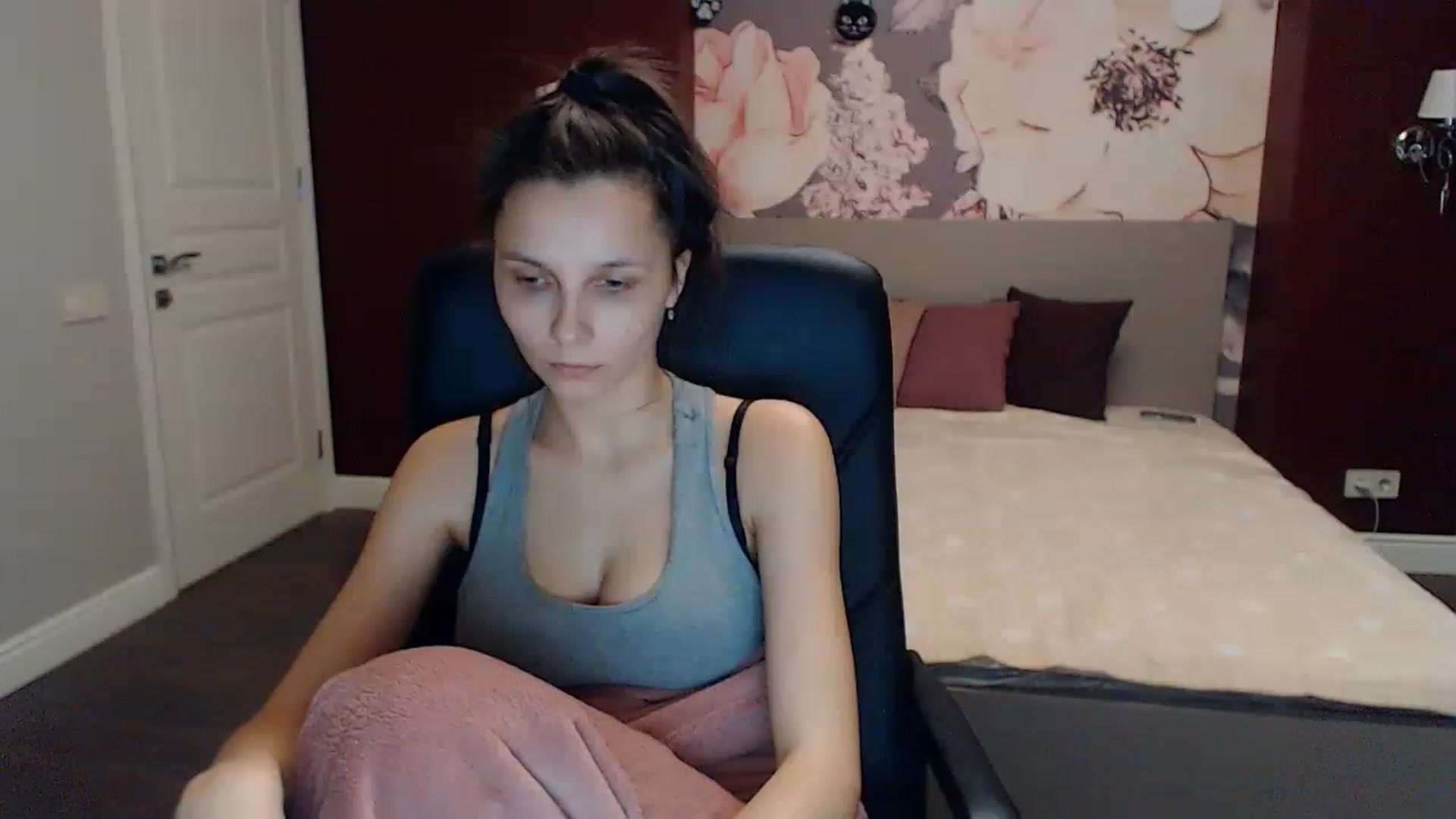 Gallery image thumbnail from Karina_Mils's myfreecams stream on, 02/04/2023, 15:22 image 4 of 20