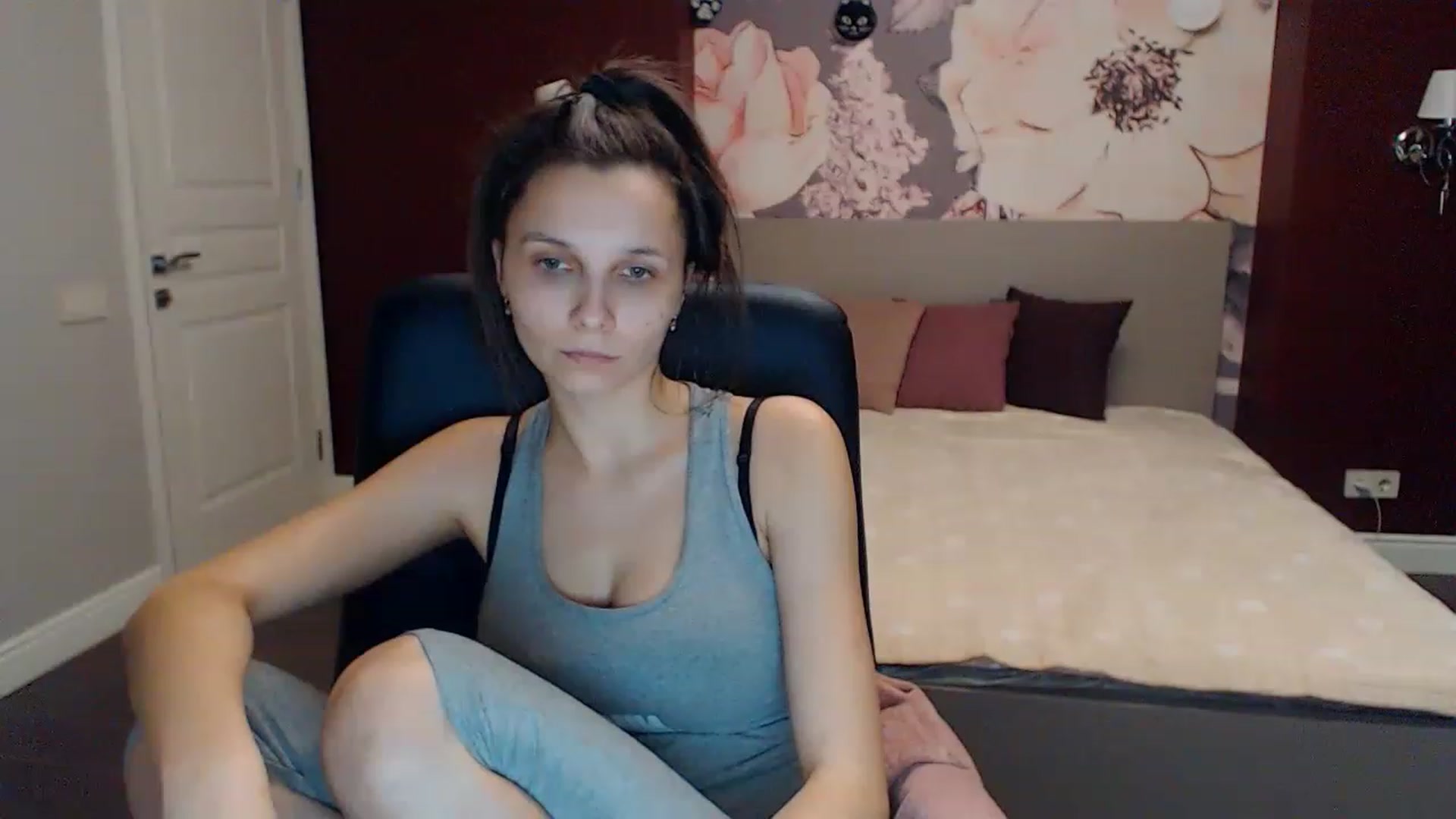 Gallery image thumbnail from Karina_Mils's myfreecams stream on, 02/04/2023, 15:22 image 12 of 20