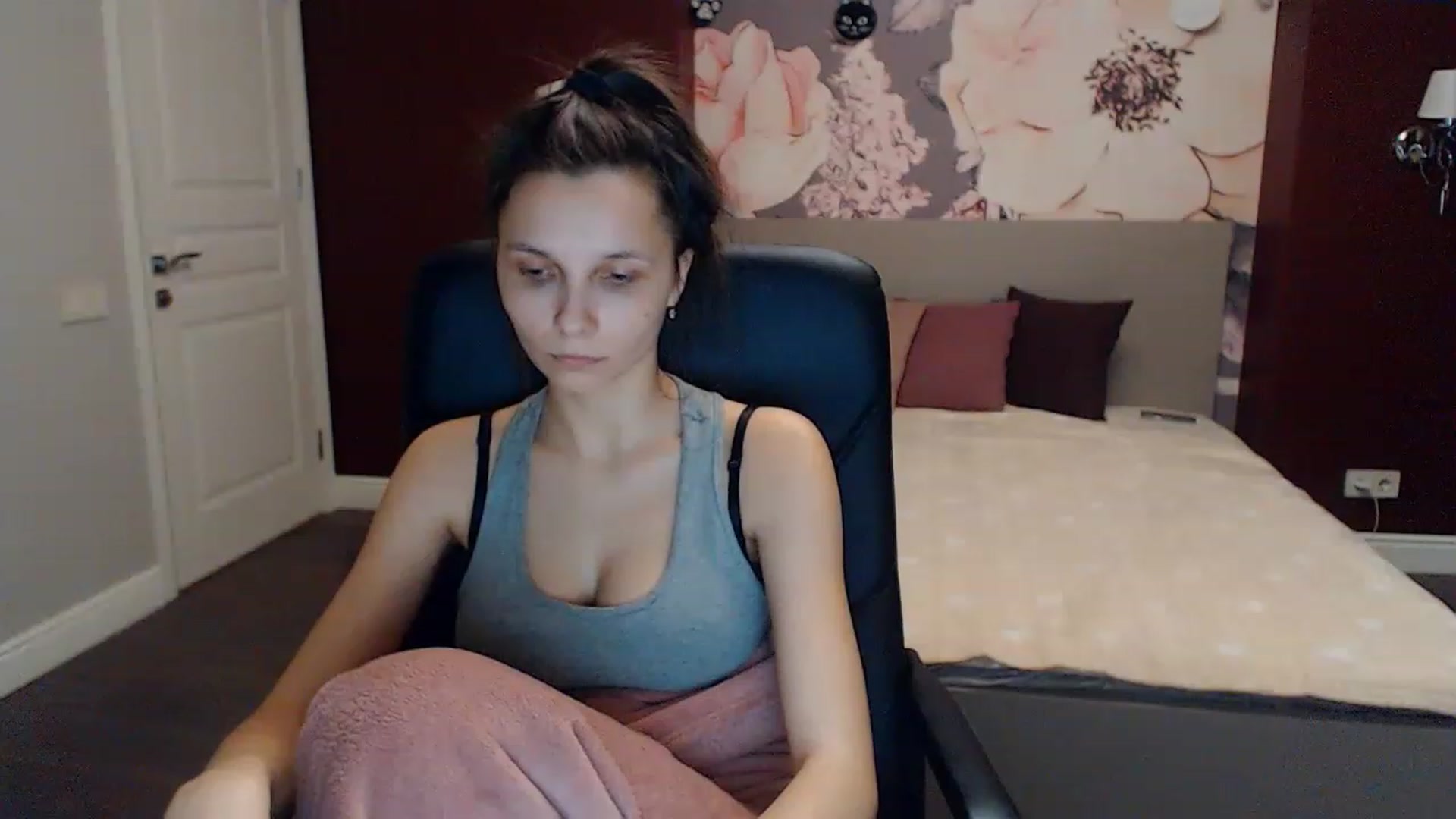 Gallery image thumbnail from Karina_Mils's myfreecams stream on, 02/04/2023, 15:22 image 5 of 20