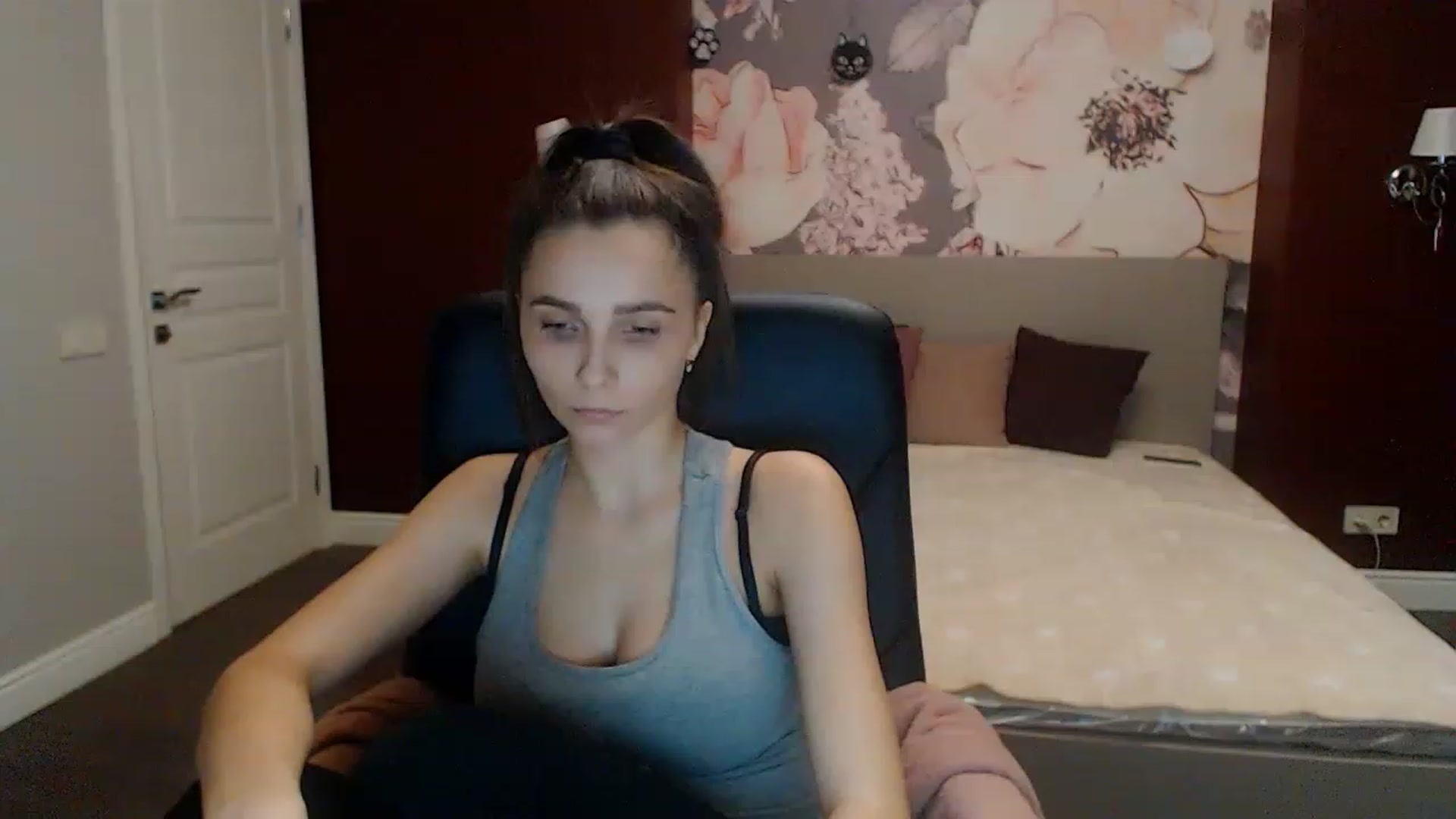 Gallery image thumbnail from Karina_Mils's myfreecams stream on, 02/04/2023, 18:03 image 8 of 20