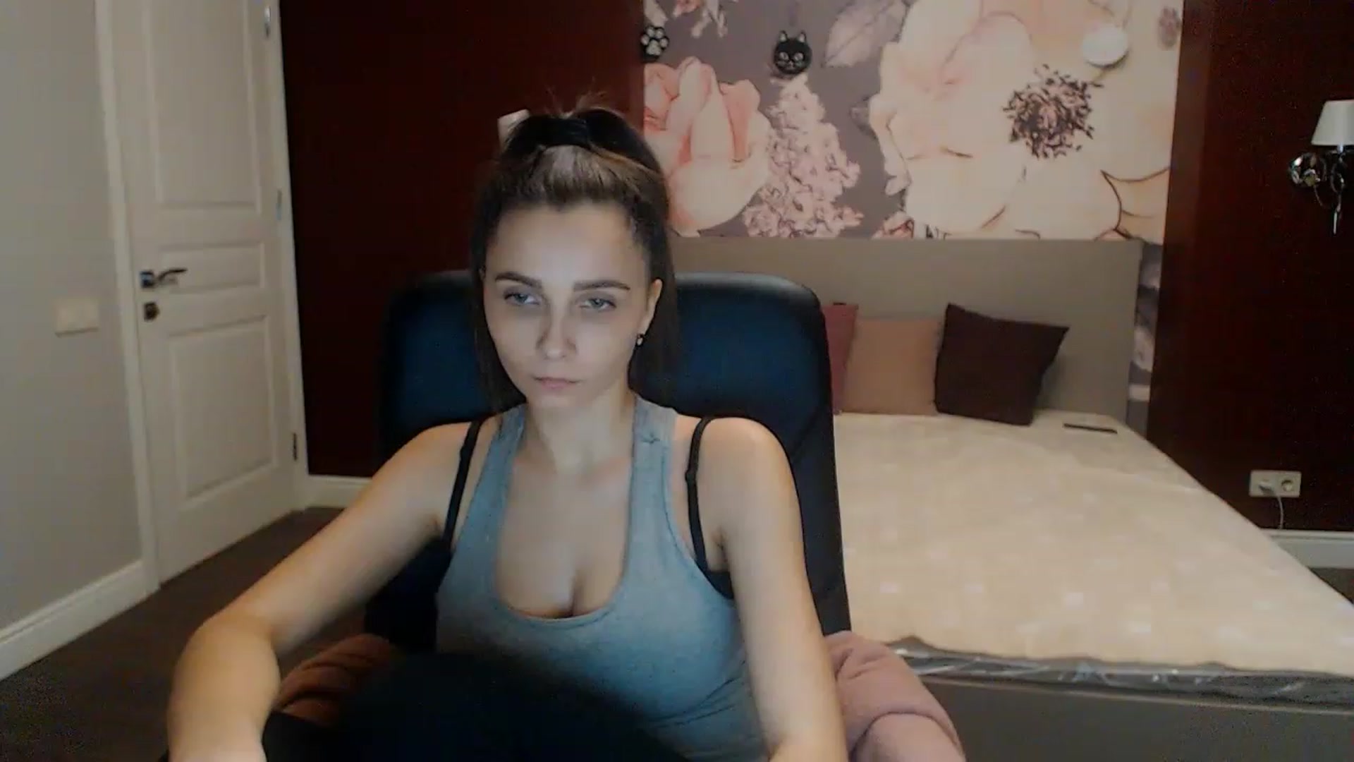 Gallery image thumbnail from Karina_Mils's myfreecams stream on, 02/04/2023, 18:03 image 3 of 20