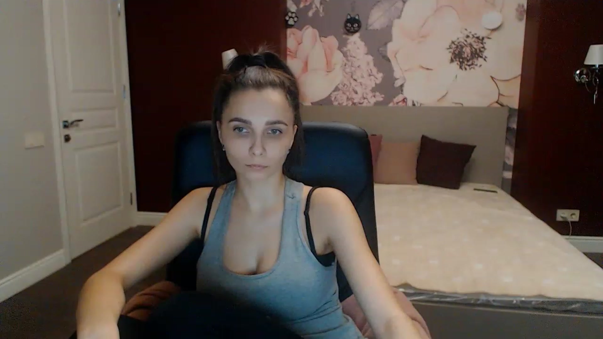 Gallery image thumbnail from Karina_Mils's myfreecams stream on, 02/04/2023, 18:03 image 7 of 20