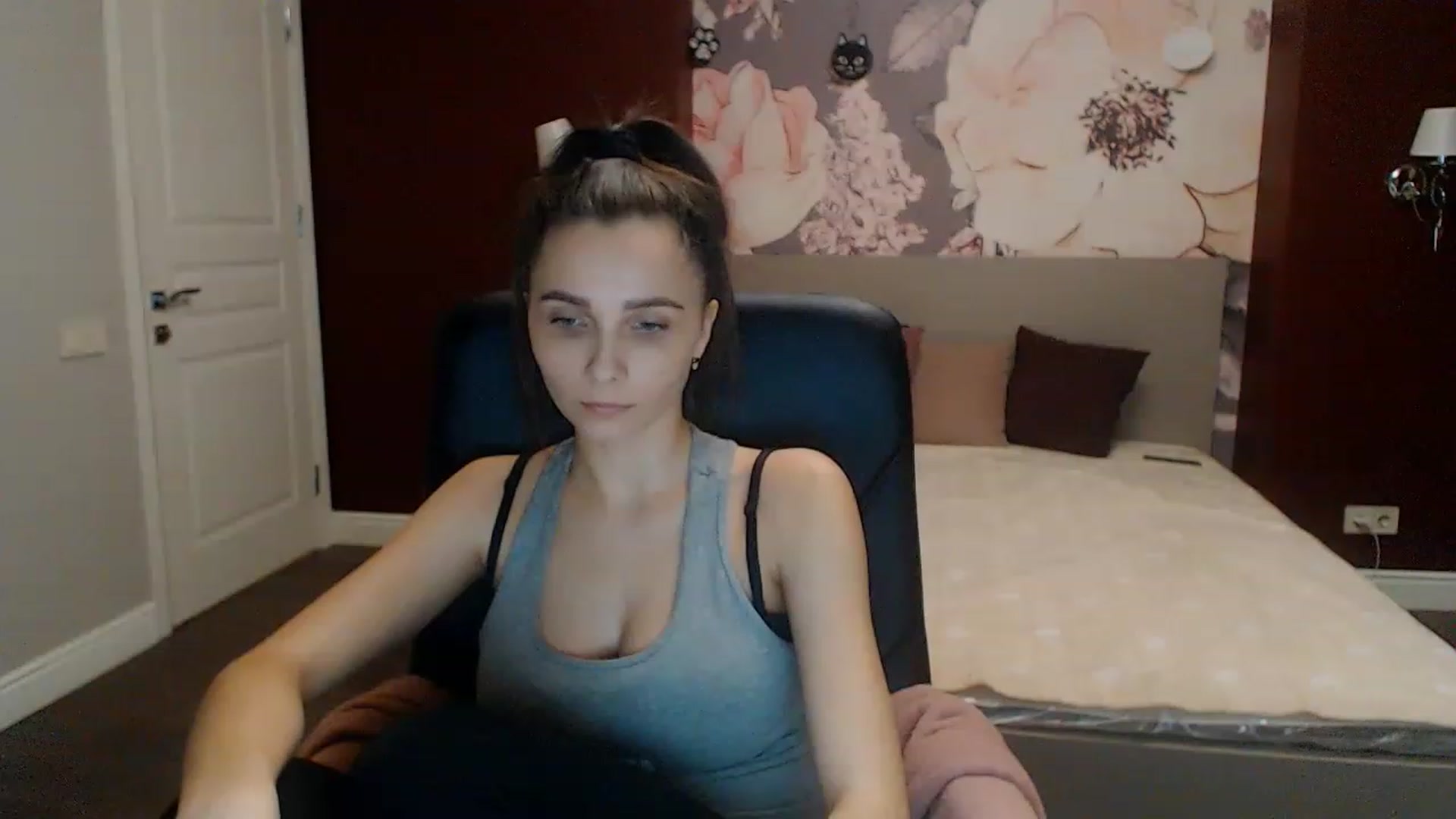 Gallery image thumbnail from Karina_Mils's myfreecams stream on, 02/04/2023, 18:03 image 9 of 20
