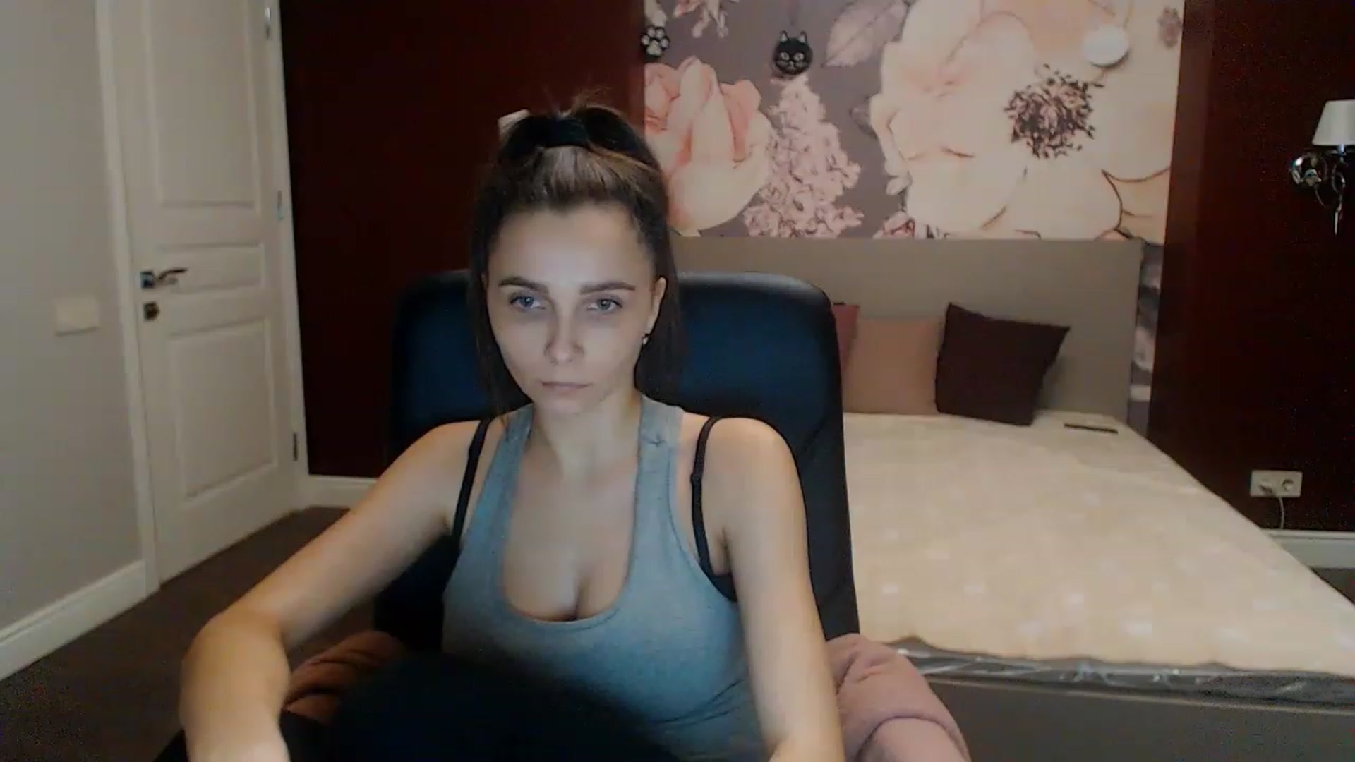 Gallery image thumbnail from Karina_Mils's myfreecams stream on, 02/04/2023, 18:03 image 2 of 20