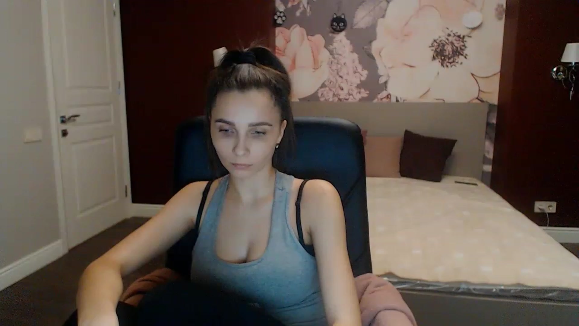 Gallery image thumbnail from Karina_Mils's myfreecams stream on, 02/04/2023, 18:03 image 11 of 20