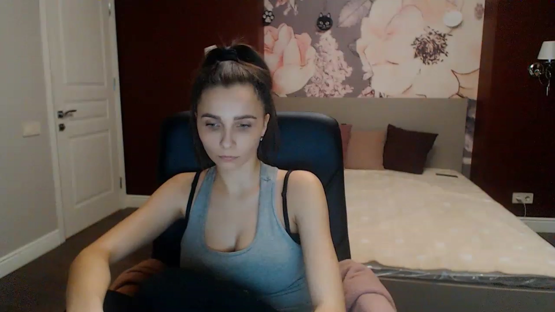 Gallery image thumbnail from Karina_Mils's myfreecams stream on, 02/04/2023, 18:03 image 6 of 20