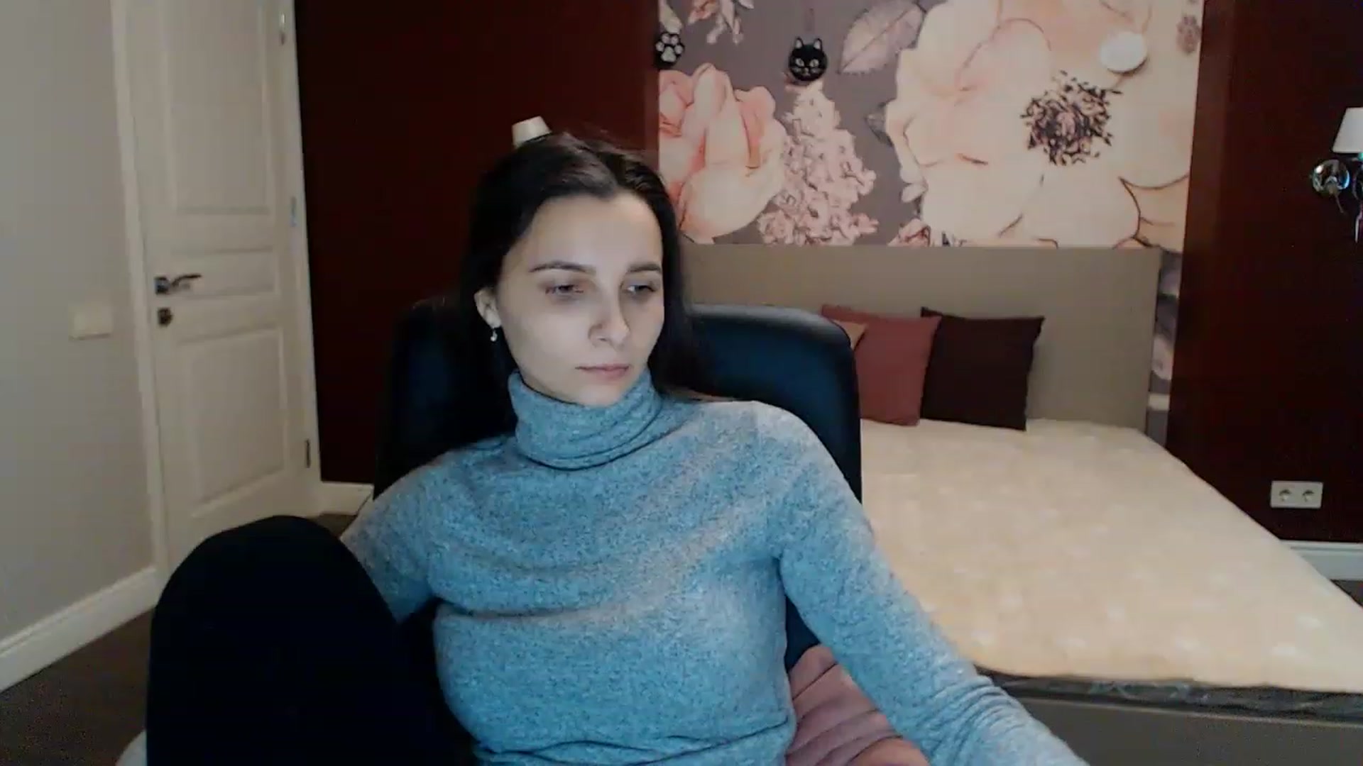 Gallery image thumbnail from Karina_Mils's myfreecams stream on, 02/05/2023, 13:04 image 16 of 20