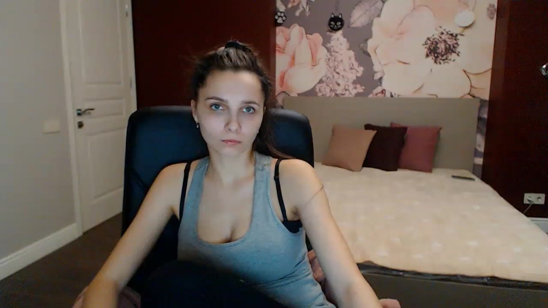 Gallery image thumbnail from Karina_Mils's myfreecams stream on, 02/06/2023, 12:08 image 4 of 20