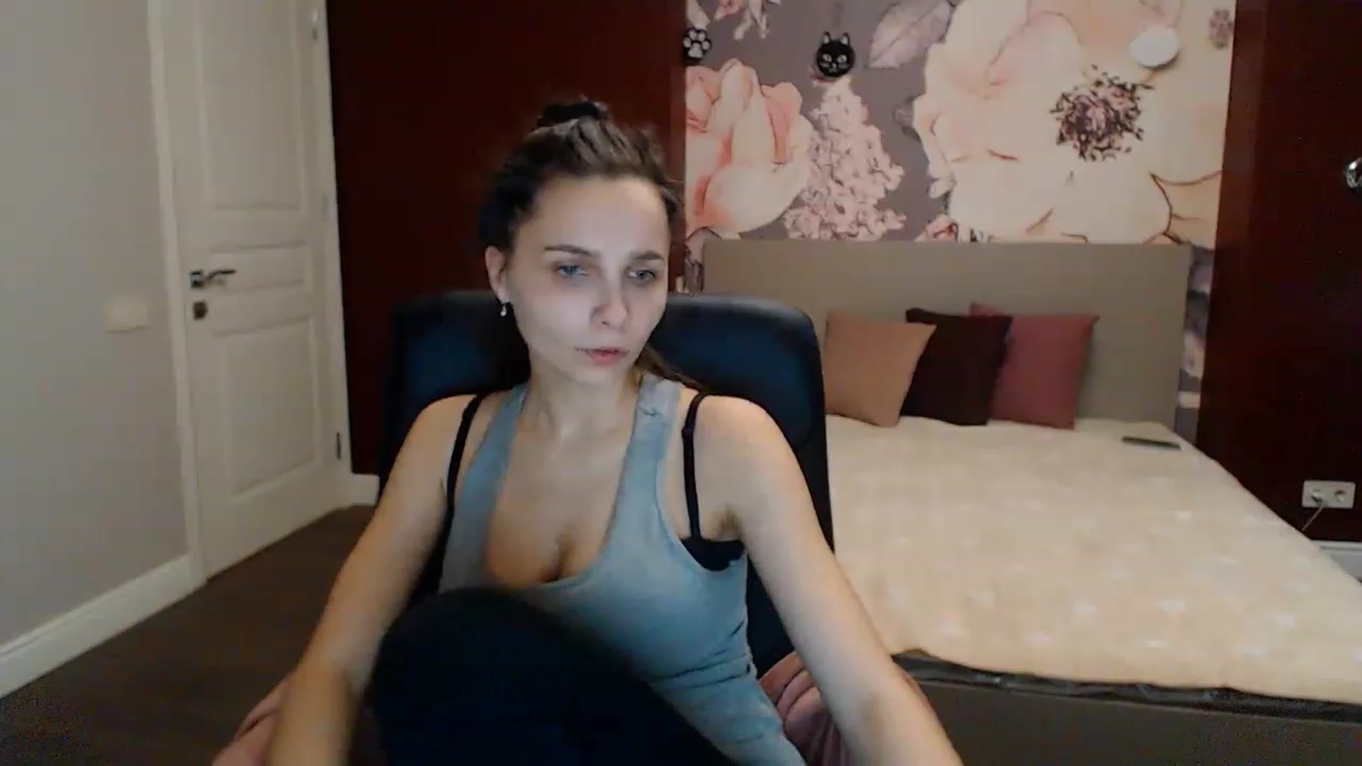 Gallery image thumbnail from Karina_Mils's myfreecams stream on, 02/06/2023, 12:08 image 3 of 20