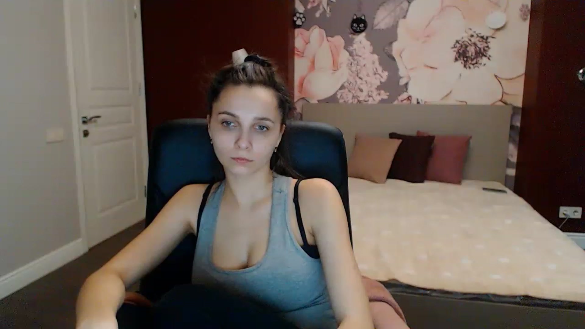 Gallery image thumbnail from Karina_Mils's myfreecams stream on, 02/06/2023, 12:08 image 9 of 20