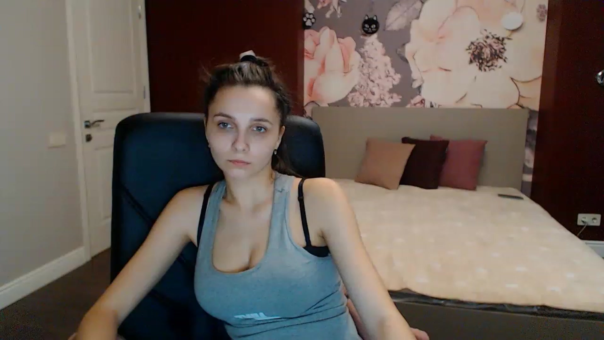 Gallery image thumbnail from Karina_Mils's myfreecams stream on, 02/06/2023, 12:08 image 15 of 20