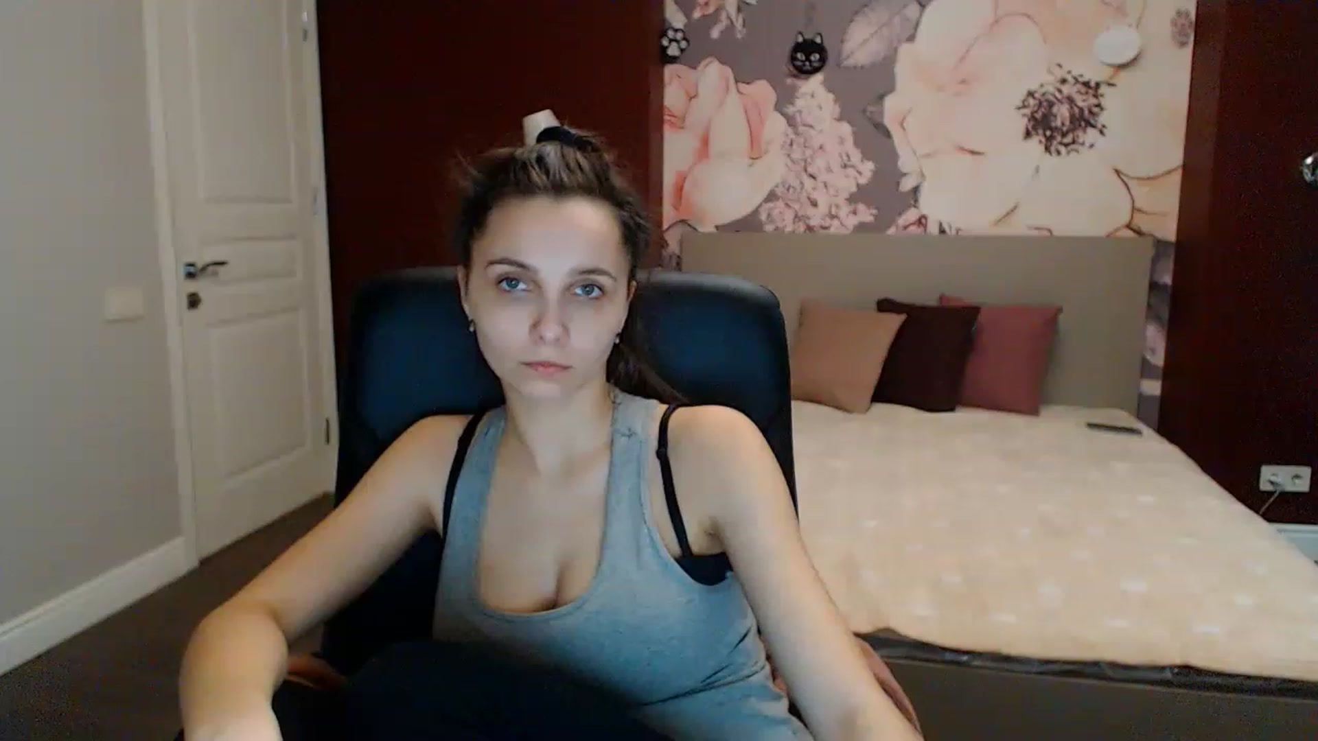 Gallery image thumbnail from Karina_Mils's myfreecams stream on, 02/06/2023, 12:08 image 10 of 20