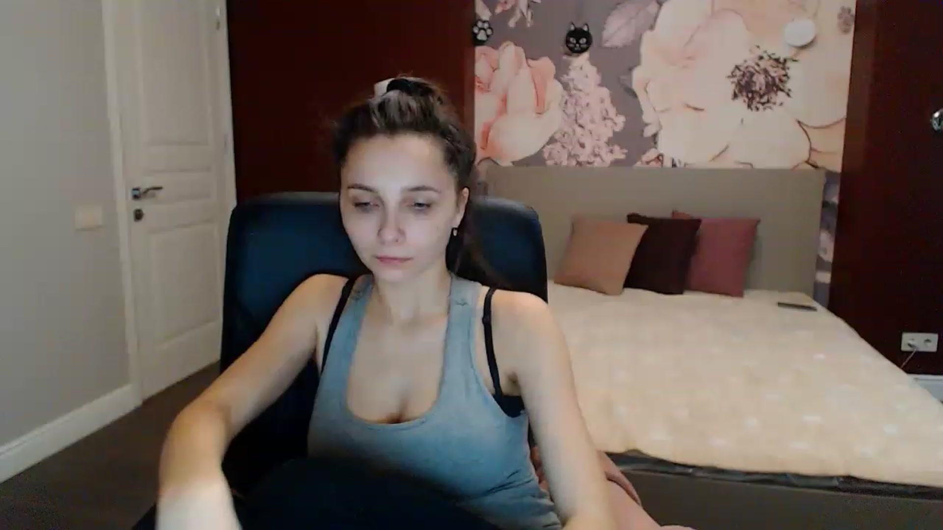 Gallery image thumbnail from Karina_Mils's myfreecams stream on, 02/06/2023, 12:08 image 7 of 20