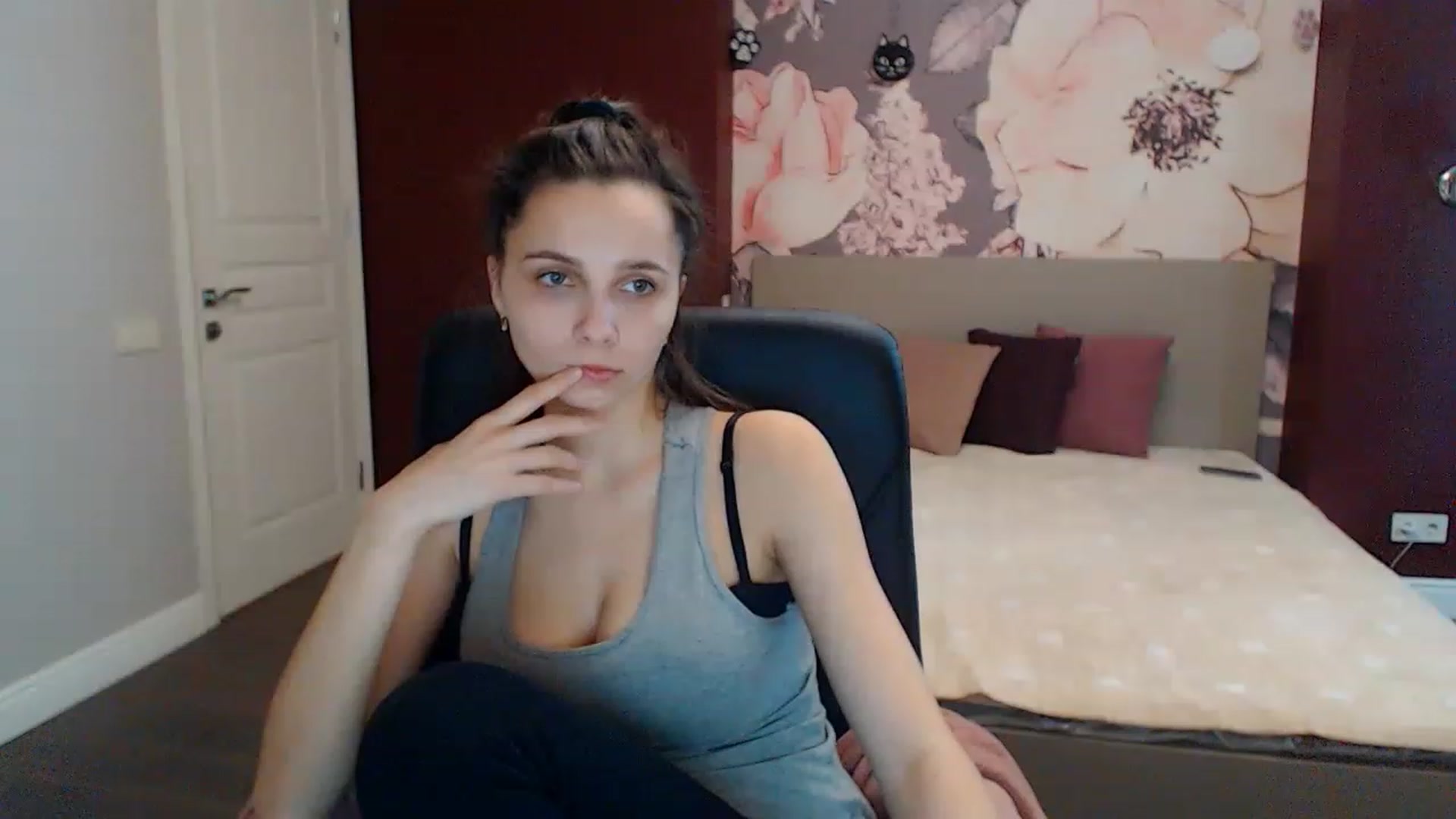 Gallery image thumbnail from Karina_Mils's myfreecams stream on, 02/06/2023, 12:08 image 1 of 20