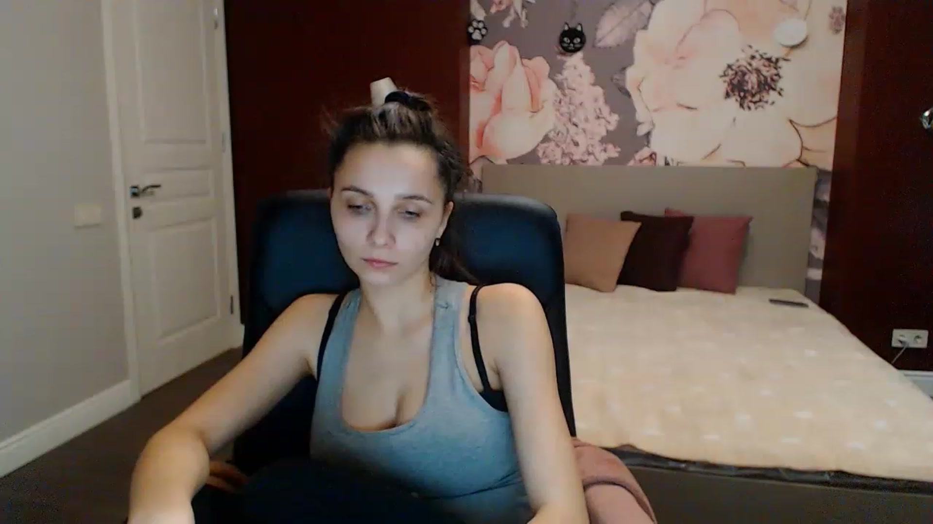 Gallery image thumbnail from Karina_Mils's myfreecams stream on, 02/06/2023, 12:08 image 11 of 20