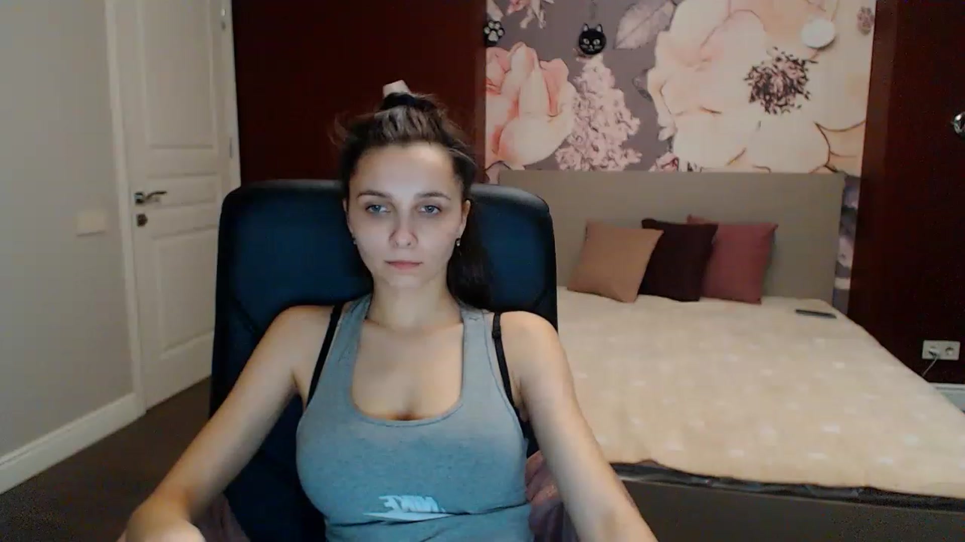 Gallery image thumbnail from Karina_Mils's myfreecams stream on, 02/06/2023, 12:08 image 18 of 20