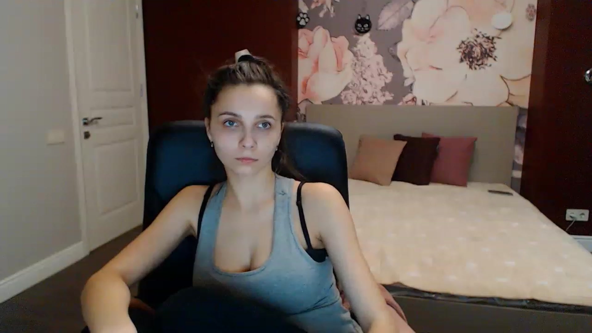 Gallery image thumbnail from Karina_Mils's myfreecams stream on, 02/06/2023, 12:08 image 8 of 20