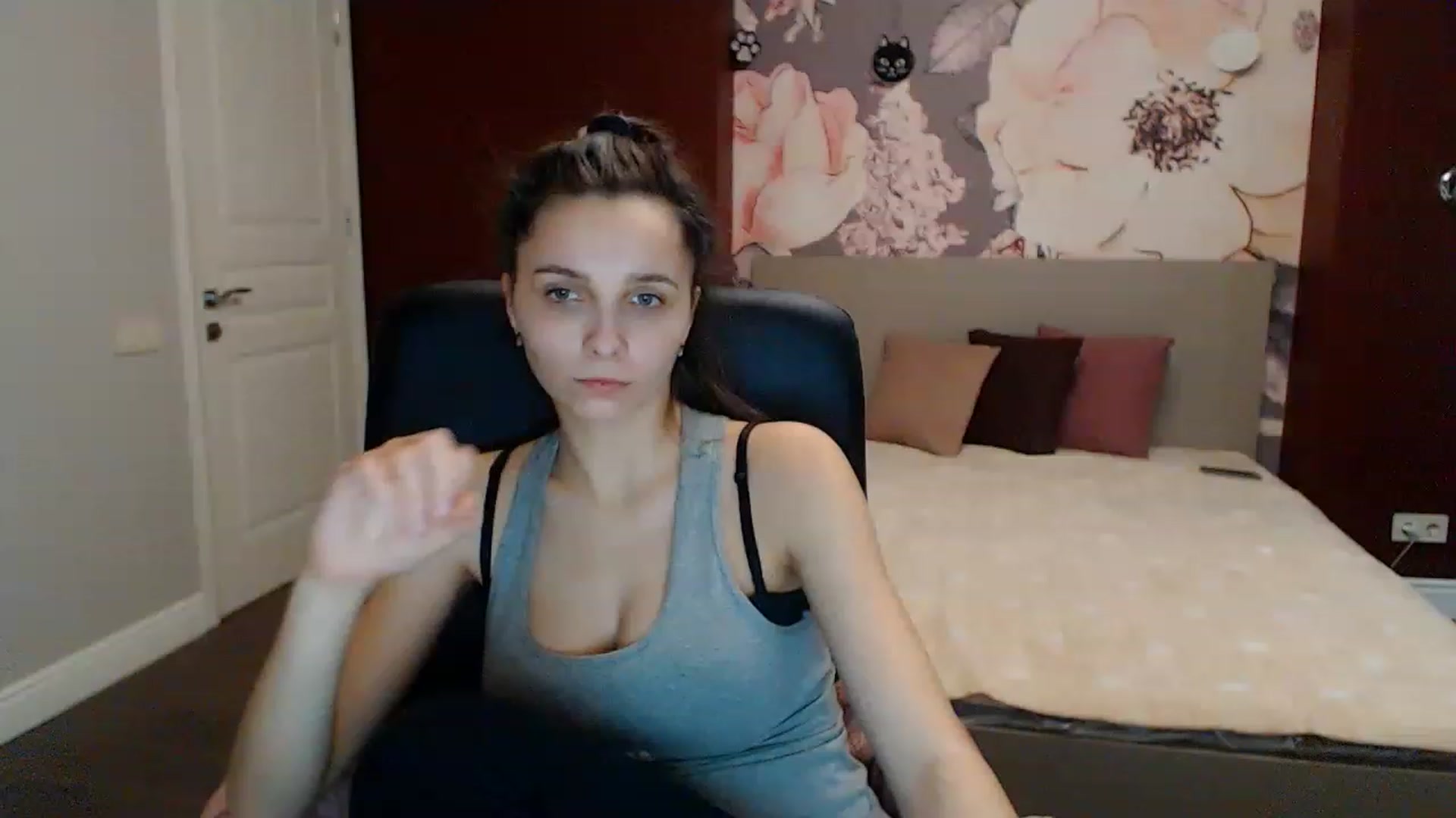 Gallery image thumbnail from Karina_Mils's myfreecams stream on, 02/06/2023, 12:08 image 6 of 20