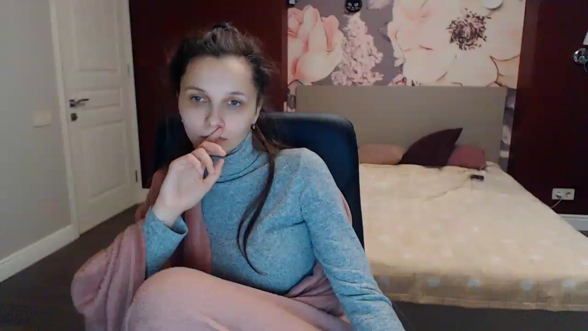 Gallery image thumbnail from Karina_Mils's myfreecams stream on, 02/07/2023, 10:38 image 14 of 20