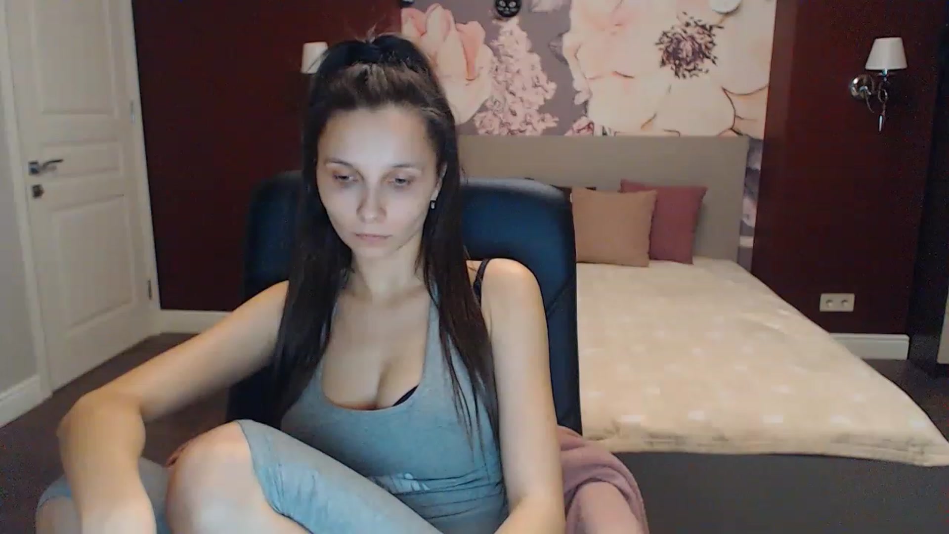 Gallery image thumbnail from Karina_Mils's myfreecams stream on, 02/10/2023, 16:51 image 9 of 20