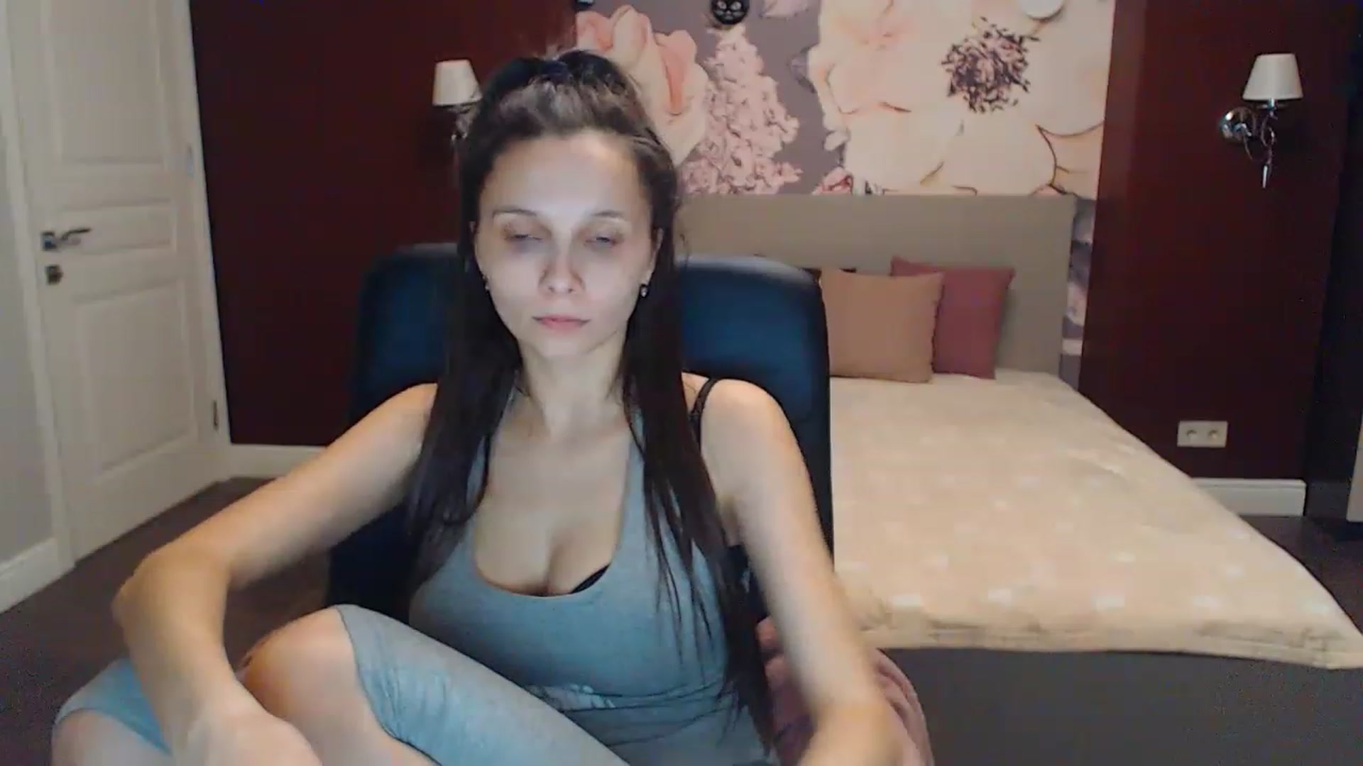 Gallery image thumbnail from Karina_Mils's myfreecams stream on, 02/10/2023, 16:51 image 16 of 20
