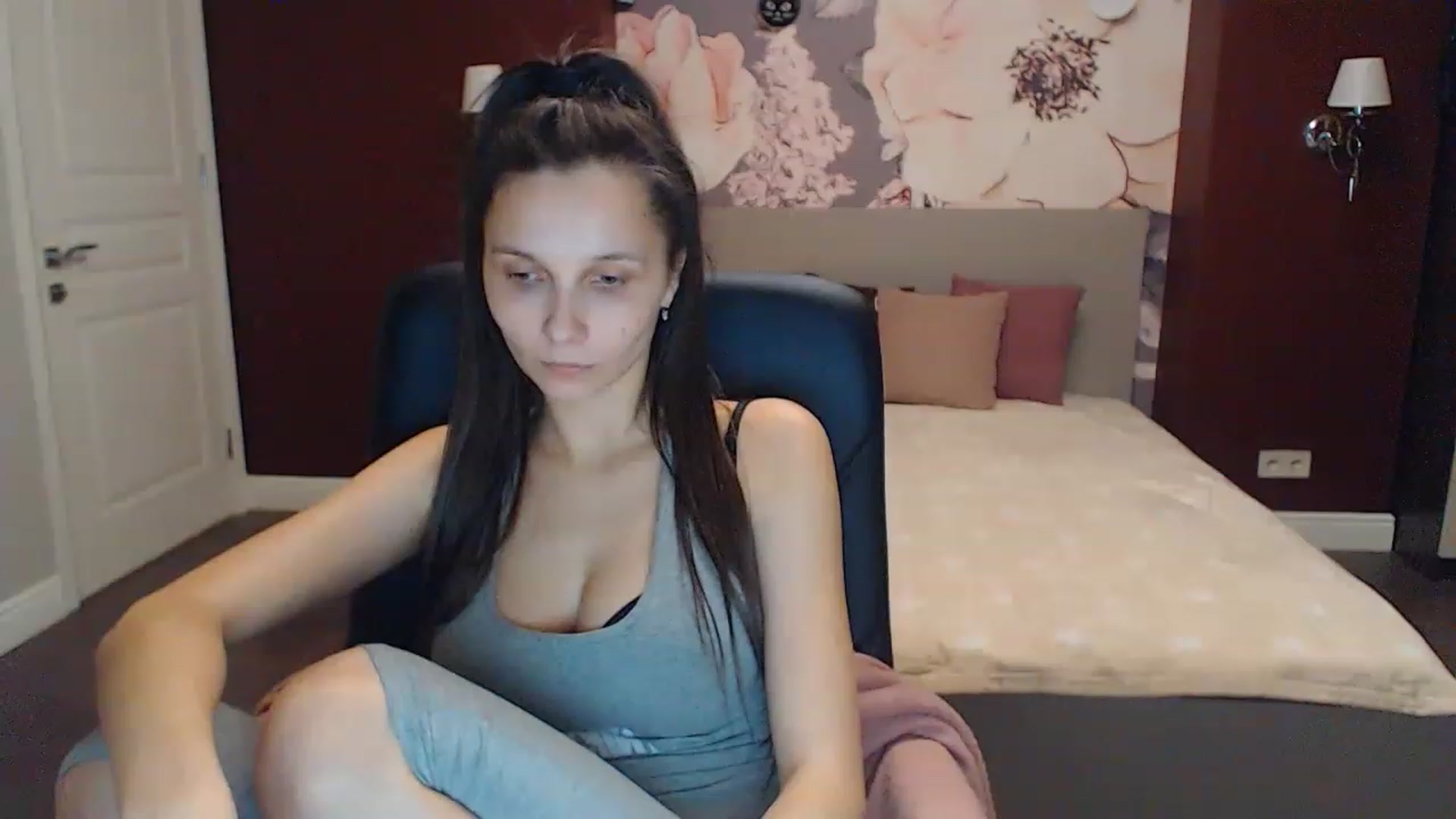 Gallery image thumbnail from Karina_Mils's myfreecams stream on, 02/10/2023, 16:51 image 8 of 20