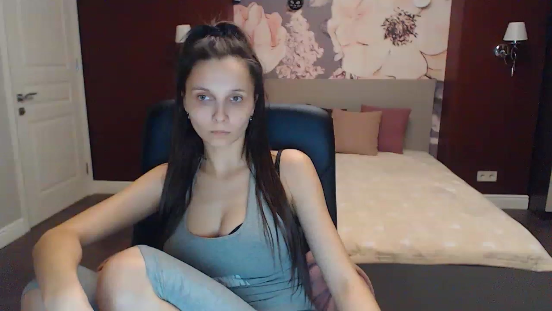 Gallery image thumbnail from Karina_Mils's myfreecams stream on, 02/10/2023, 16:51 image 12 of 20