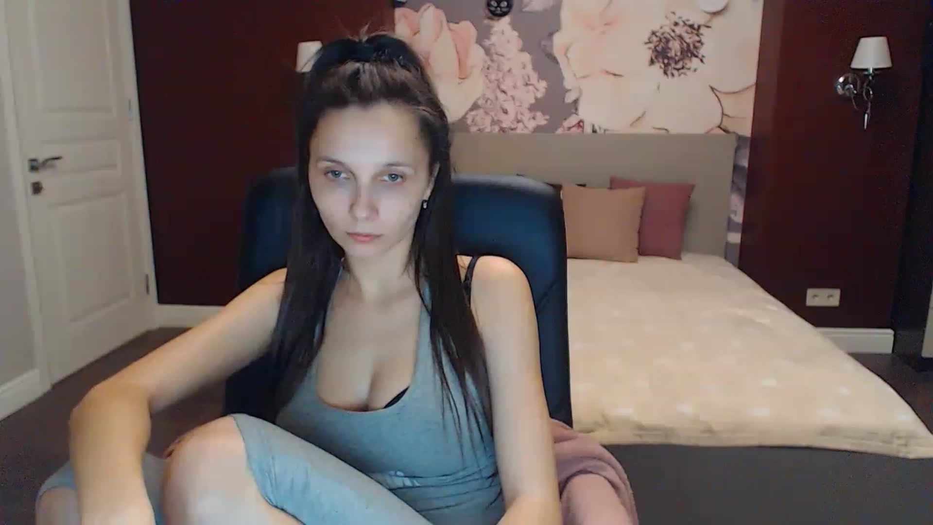 Gallery image thumbnail from Karina_Mils's myfreecams stream on, 02/10/2023, 16:51 image 14 of 20