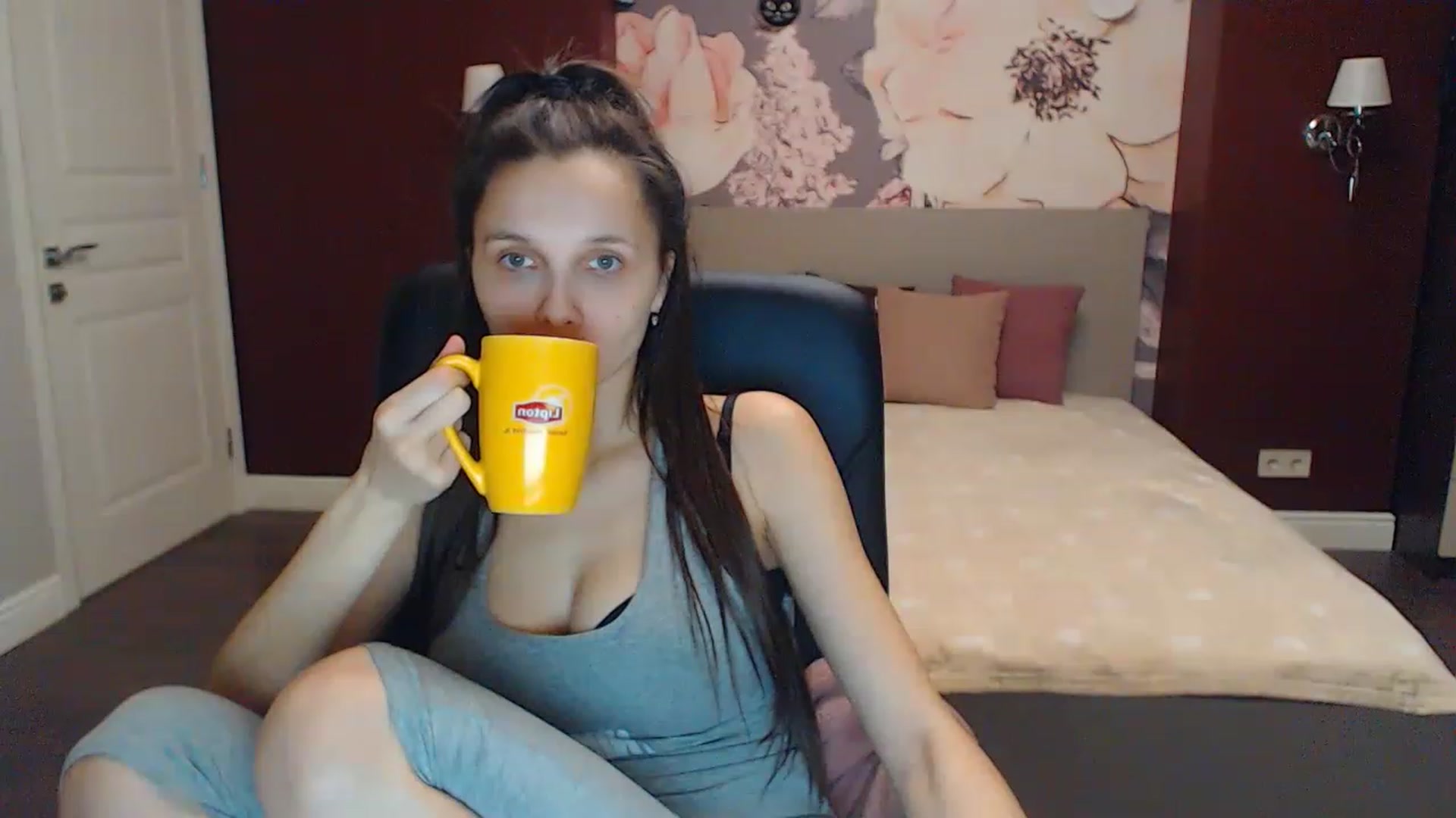 Gallery image thumbnail from Karina_Mils's myfreecams stream on, 02/10/2023, 16:51 image 13 of 20
