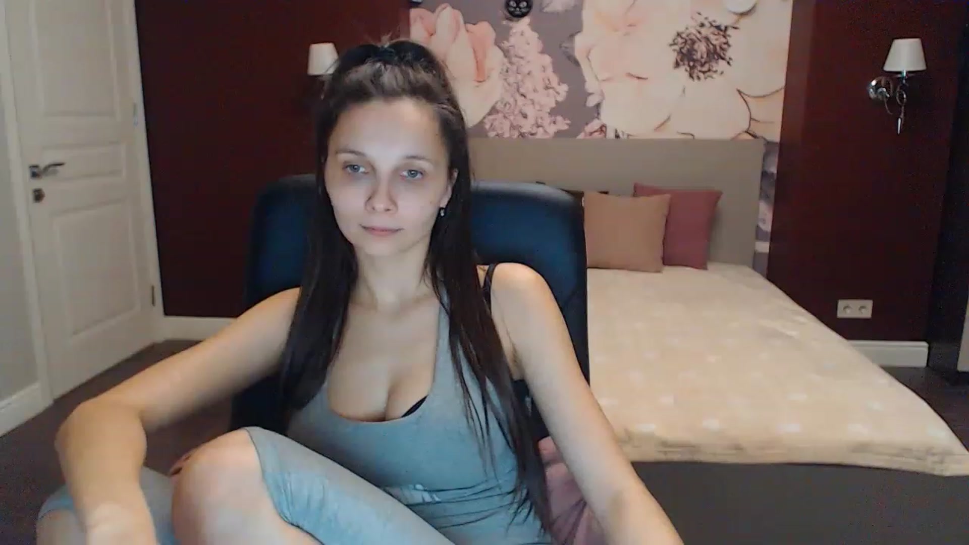 Gallery image thumbnail from Karina_Mils's myfreecams stream on, 02/10/2023, 16:51 image 5 of 20