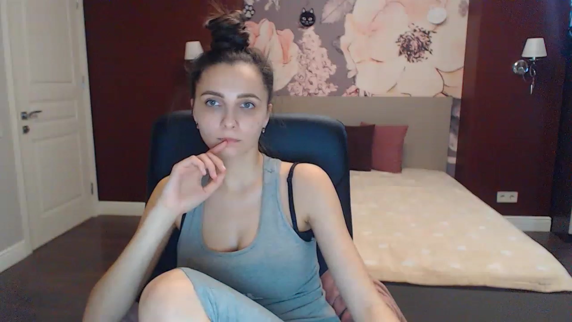 Gallery image thumbnail from Karina_Mils's myfreecams stream on, 02/11/2023, 13:32 image 2 of 20
