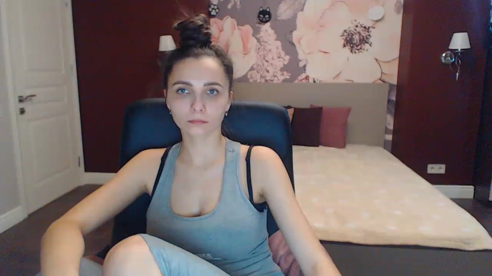 Gallery image thumbnail from Karina_Mils's myfreecams stream on, 02/11/2023, 13:32 image 4 of 20