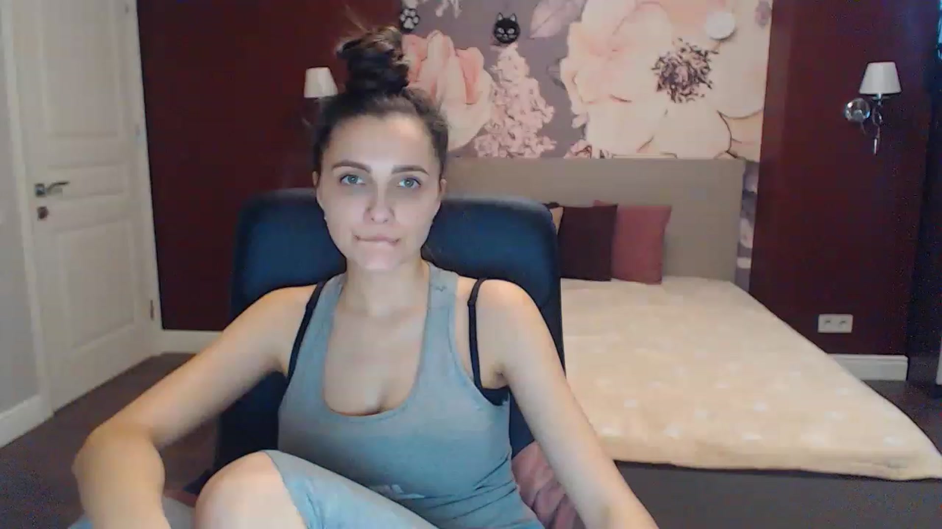 Gallery image thumbnail from Karina_Mils's myfreecams stream on, 02/11/2023, 13:32 image 10 of 20