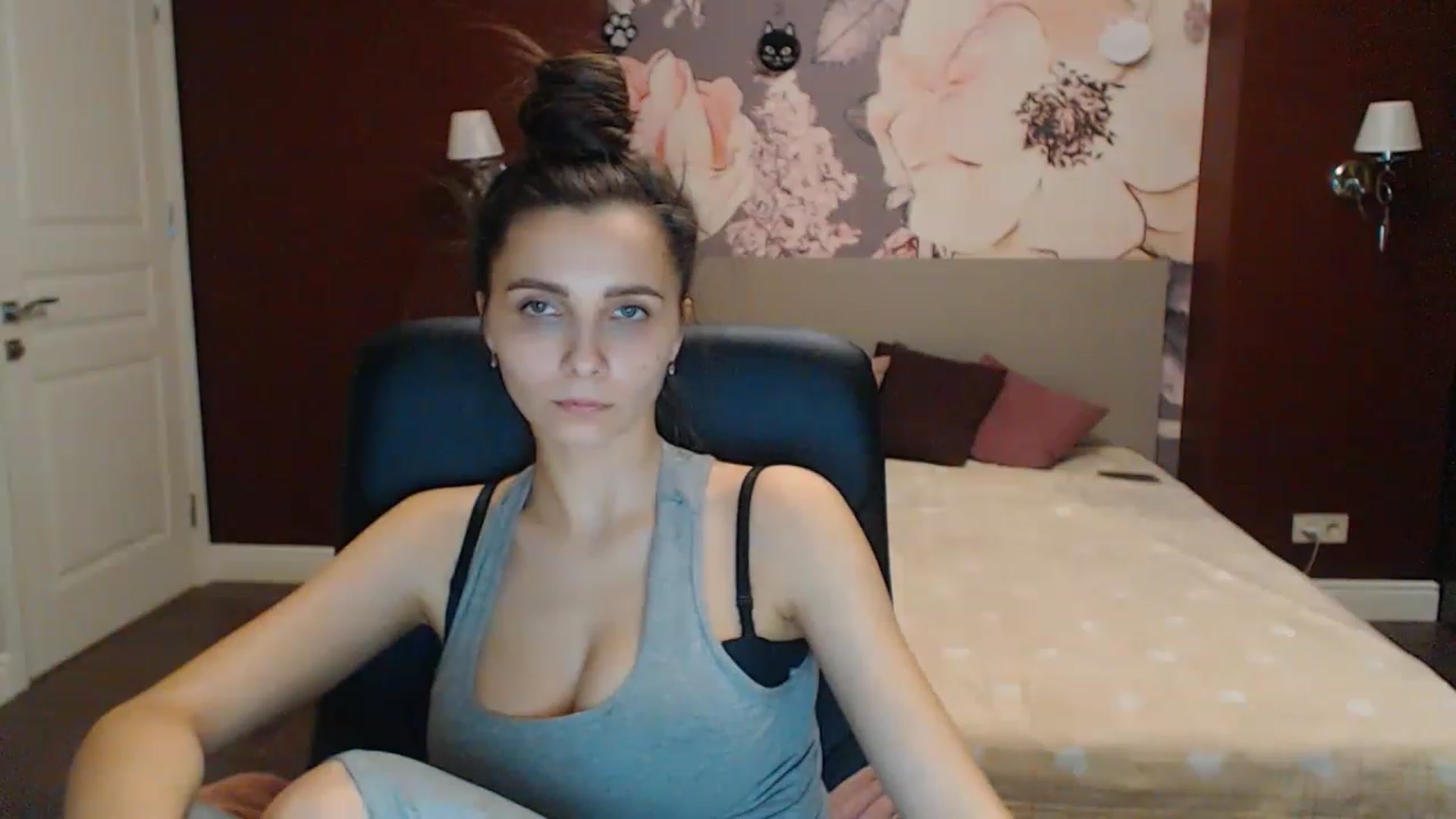 Gallery image thumbnail from Karina_Mils's myfreecams stream on, 02/11/2023, 16:11 image 14 of 20