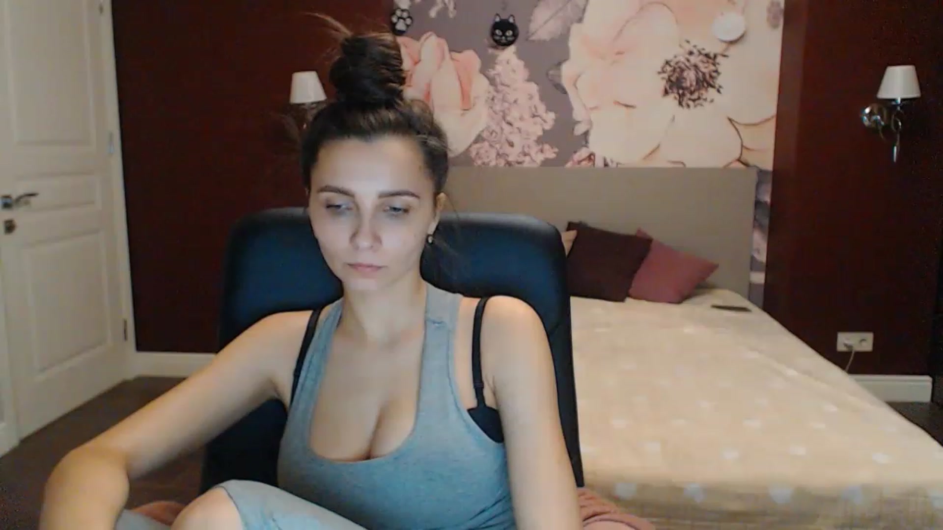 Gallery image thumbnail from Karina_Mils's myfreecams stream on, 02/11/2023, 16:11 image 5 of 20