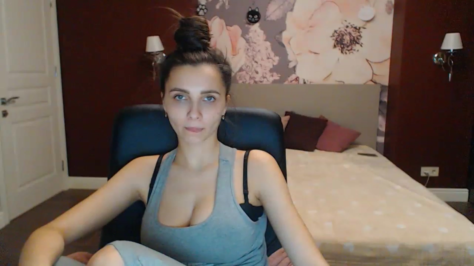 Gallery image thumbnail from Karina_Mils's myfreecams stream on, 02/11/2023, 16:11 image 4 of 20